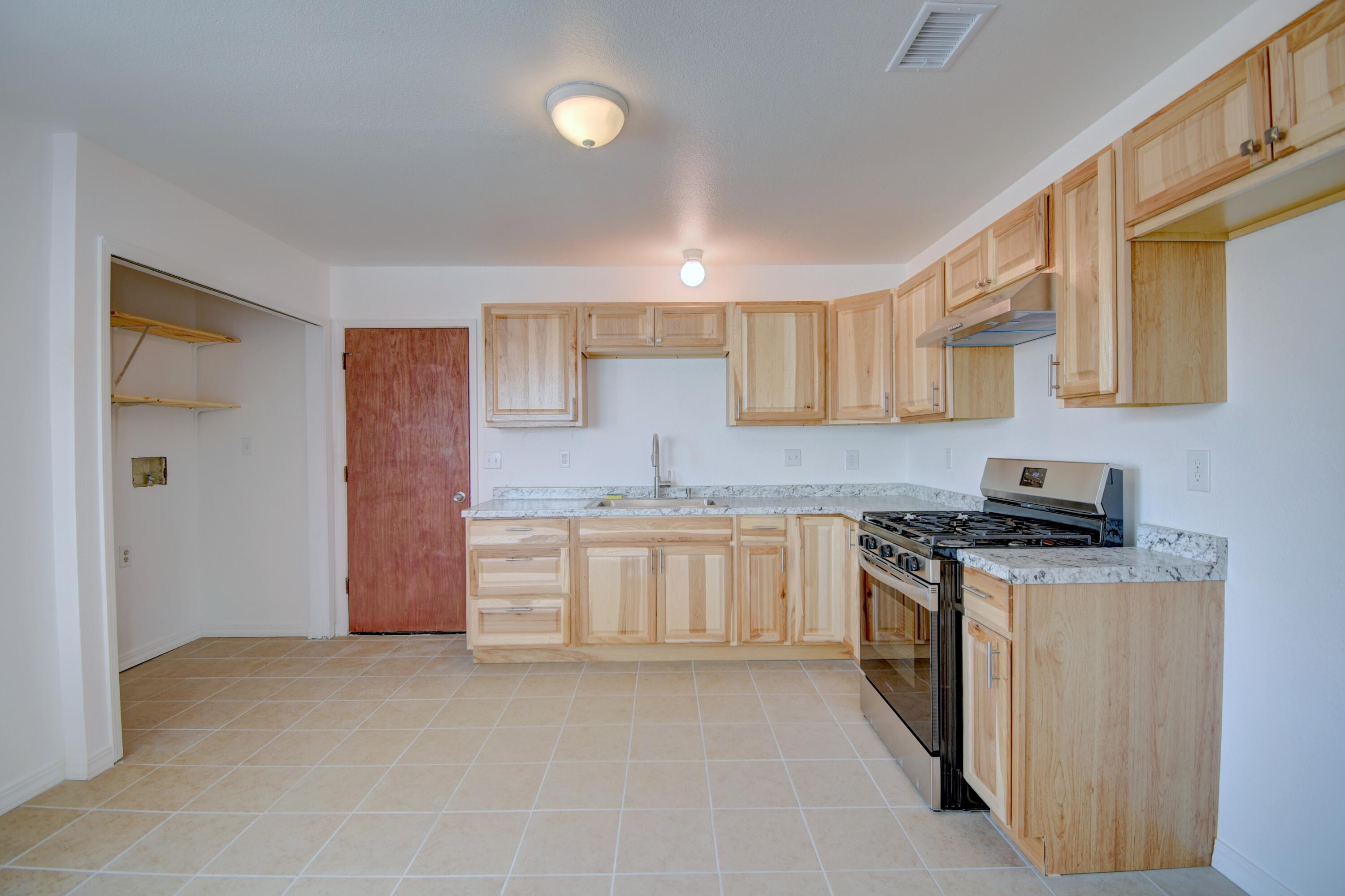 4542 ZIRCONIA Drive NE