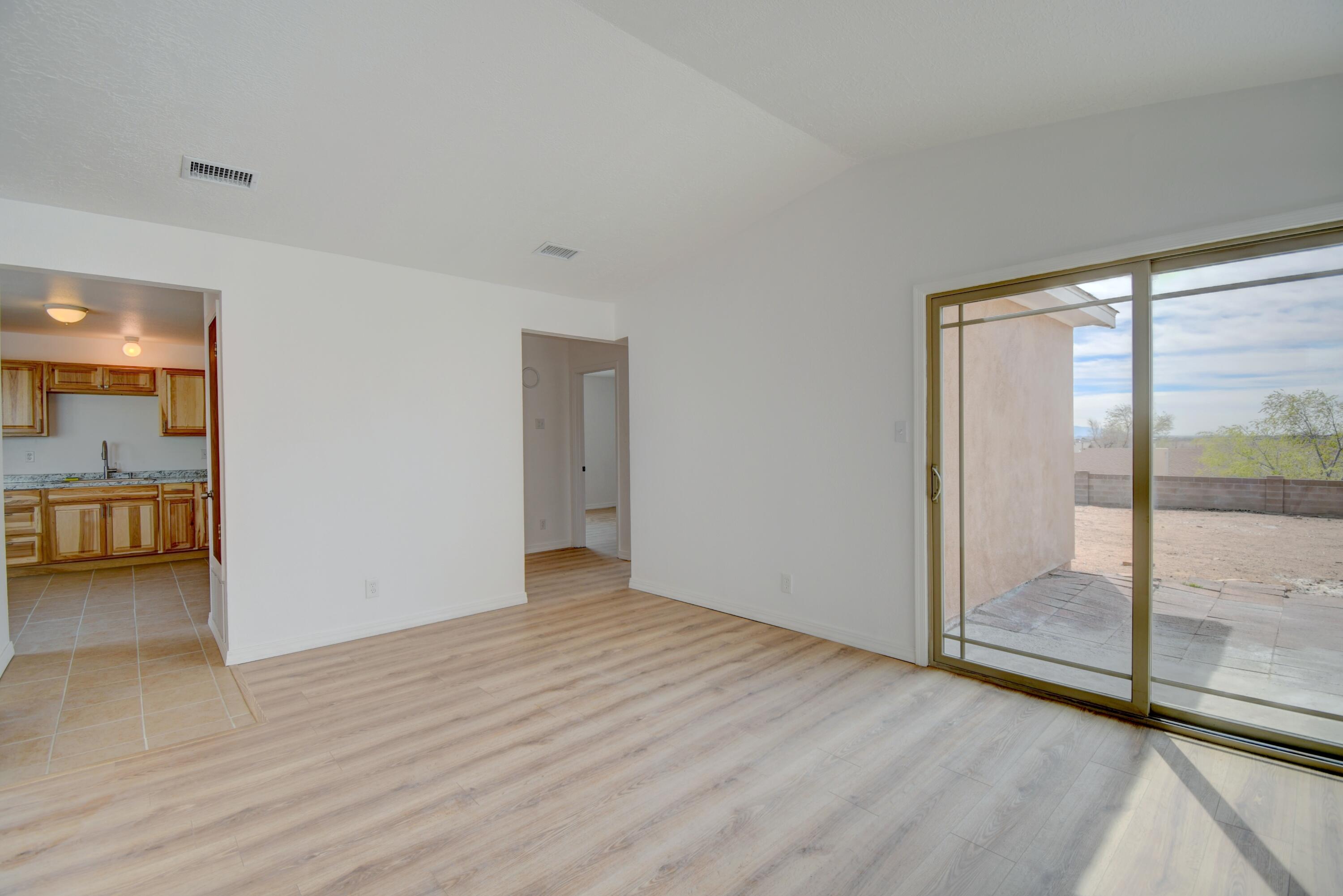 4542 ZIRCONIA Drive NE