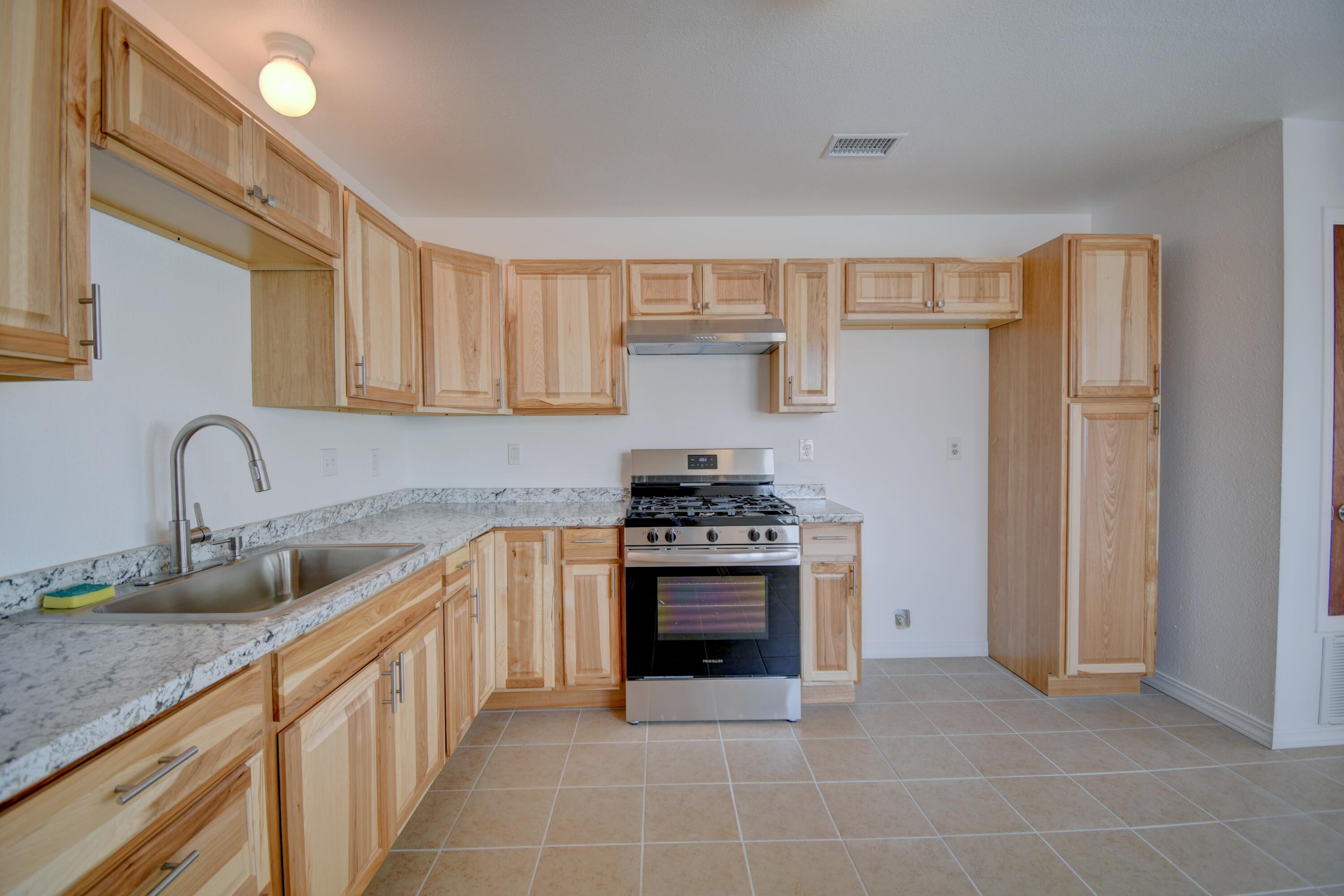 4542 ZIRCONIA Drive NE