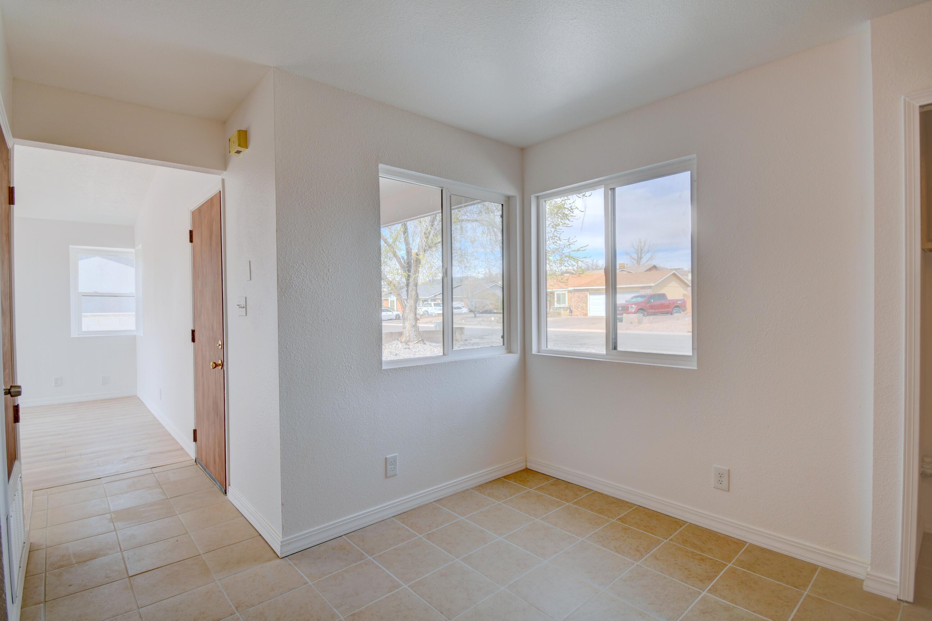 4542 ZIRCONIA Drive NE