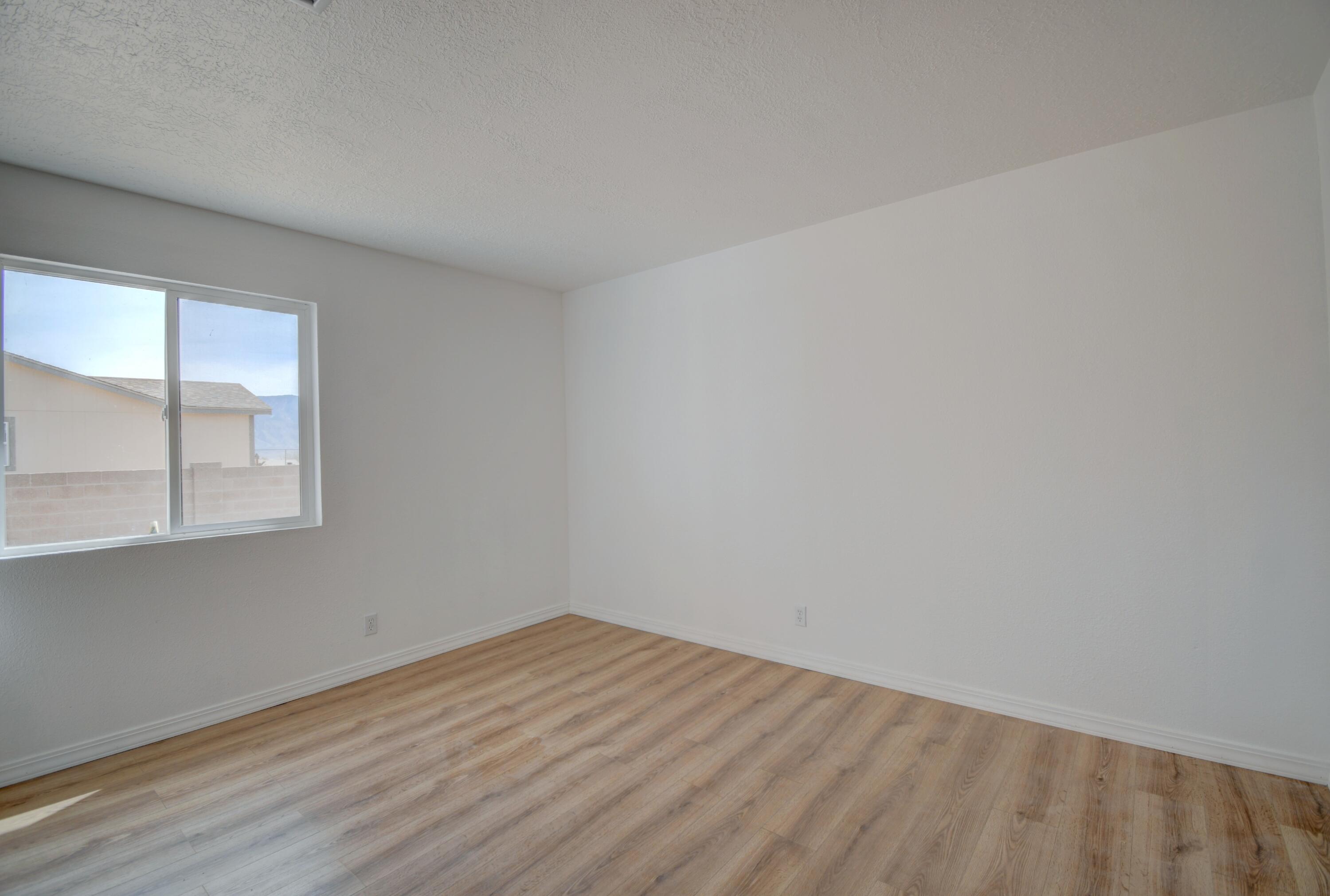 4542 ZIRCONIA Drive NE