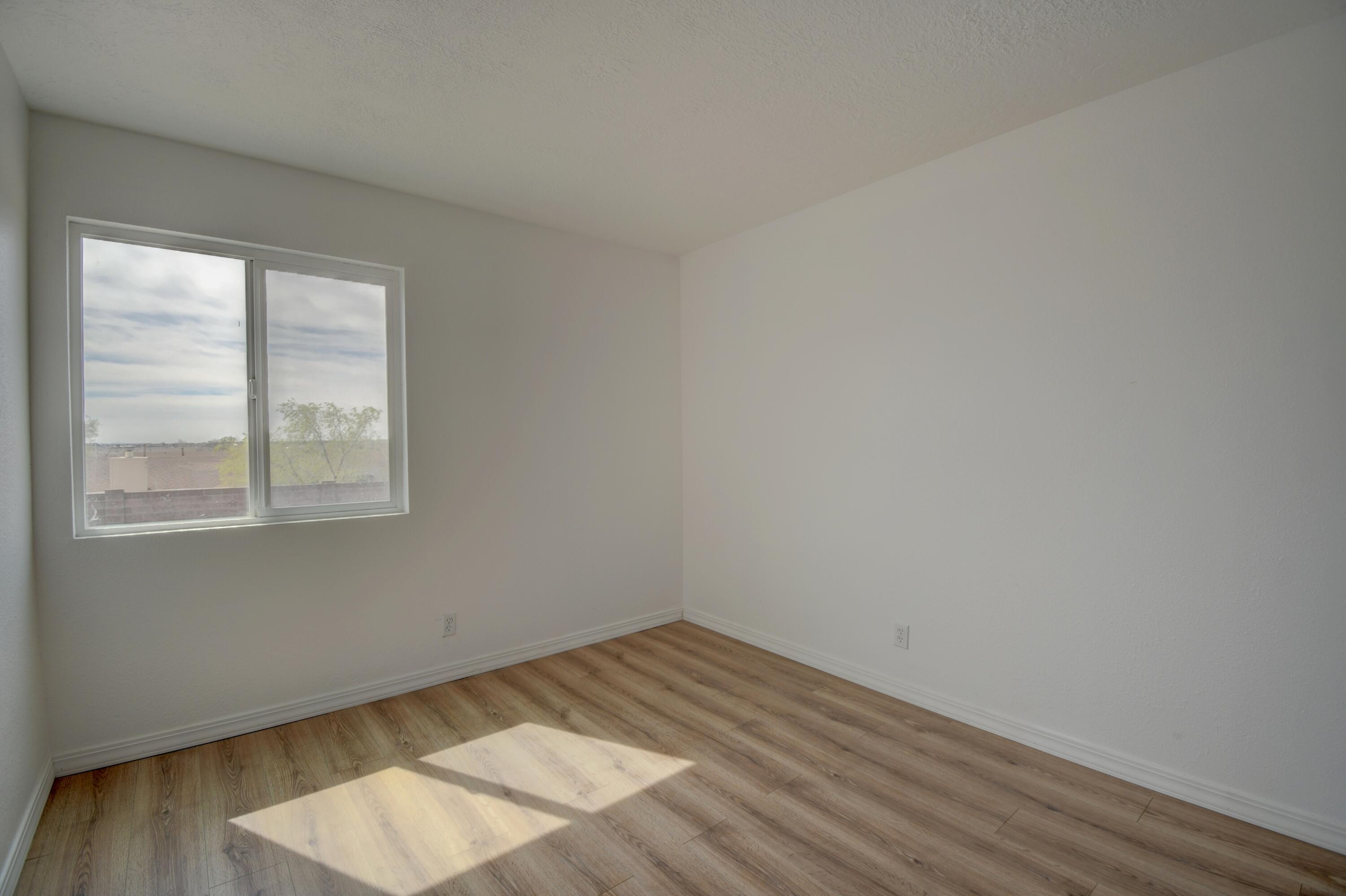 4542 ZIRCONIA Drive NE