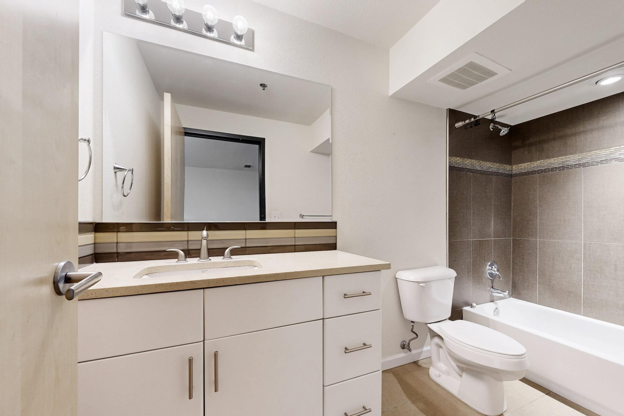 524 Central Avenue SW 804