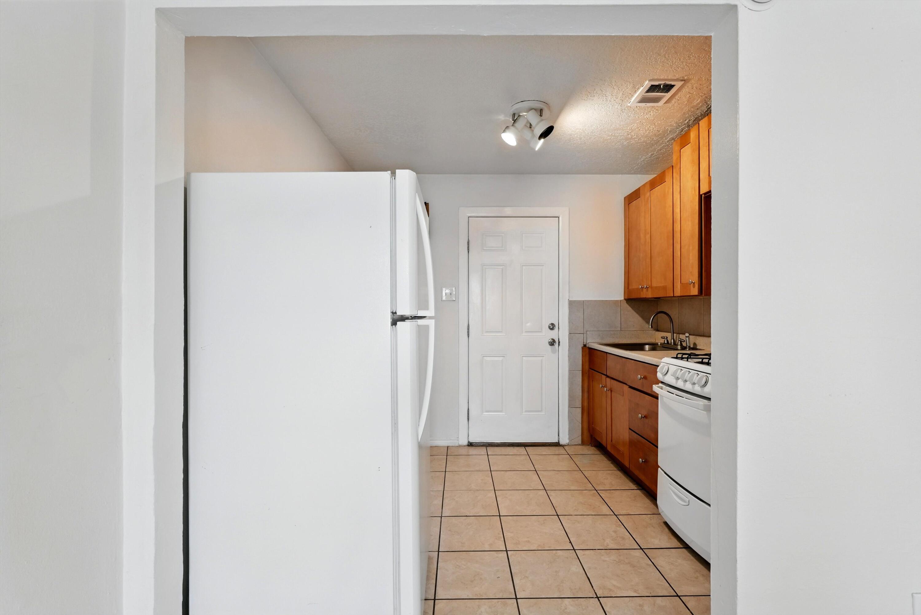 536 ALCAZAR Street SE A&B