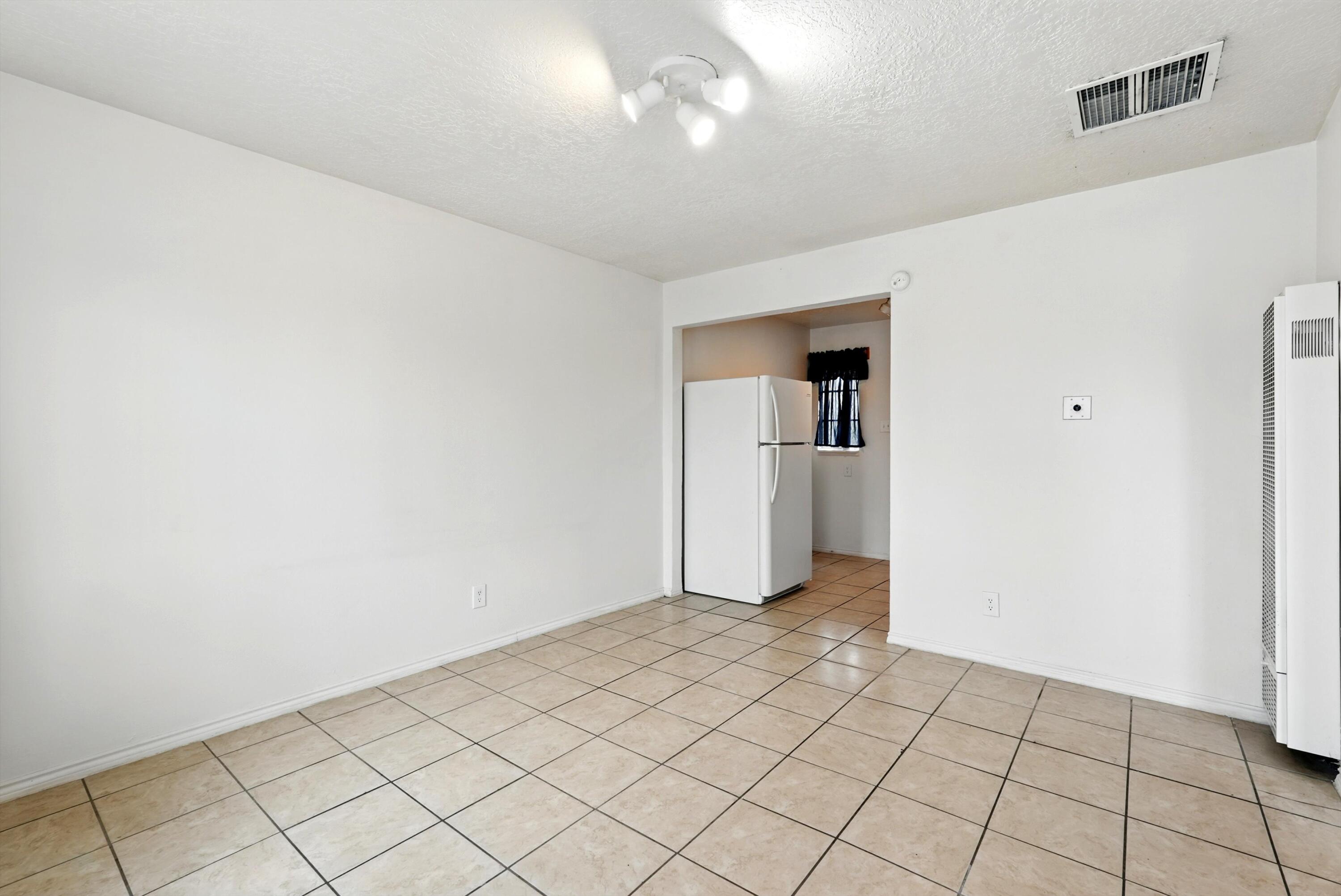 536 ALCAZAR Street SE A&B
