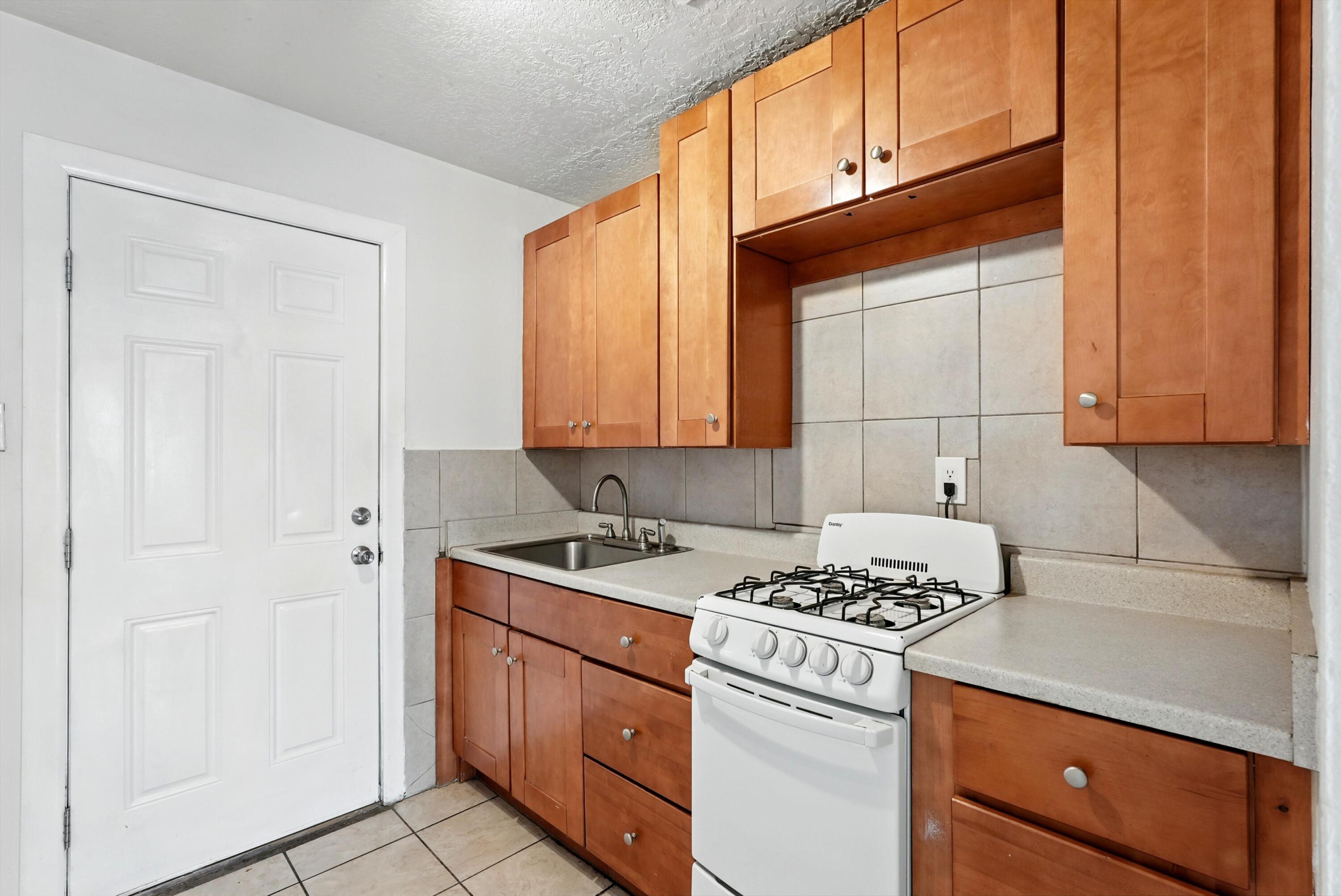 536 ALCAZAR Street SE A&B