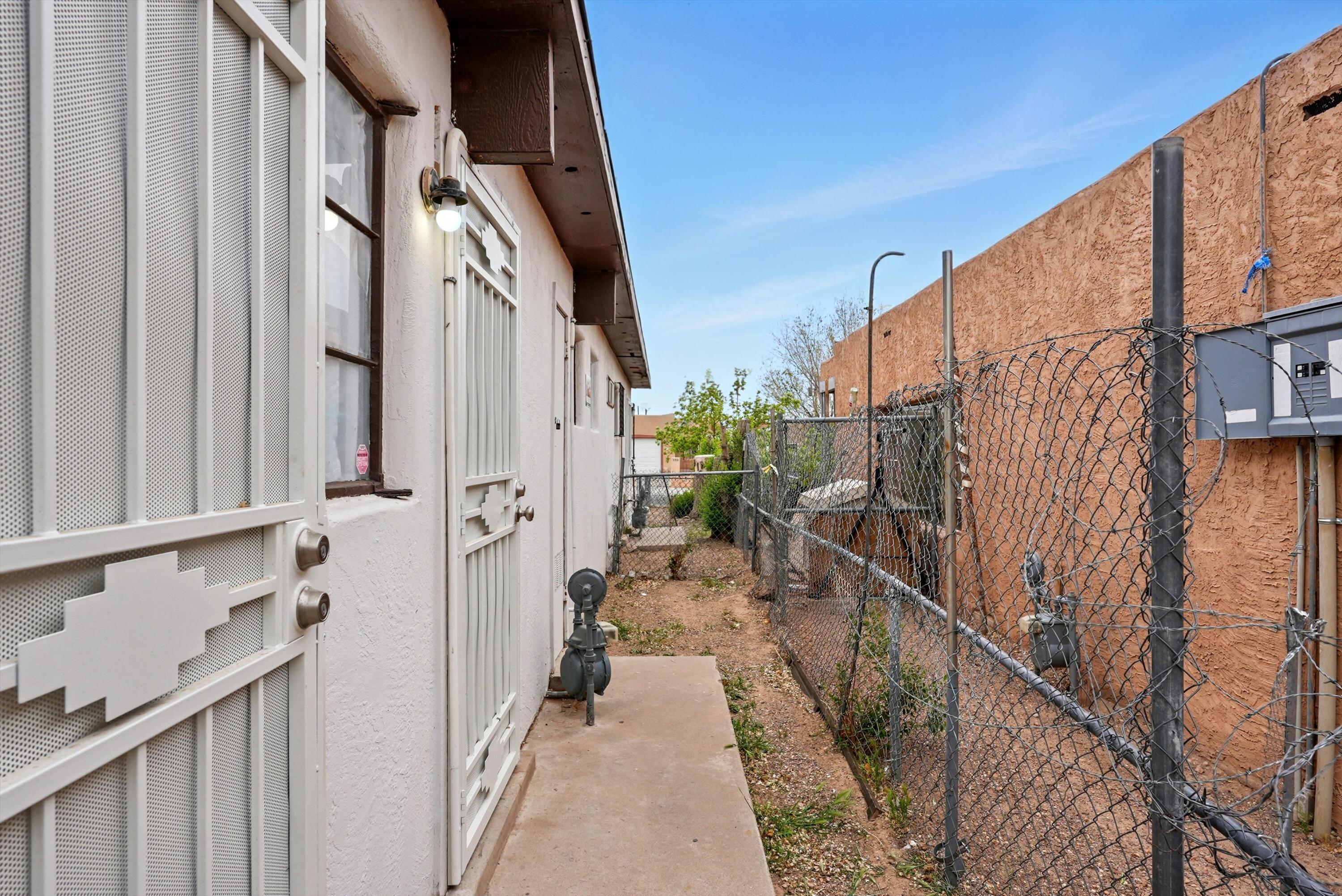 536 ALCAZAR Street SE A&B