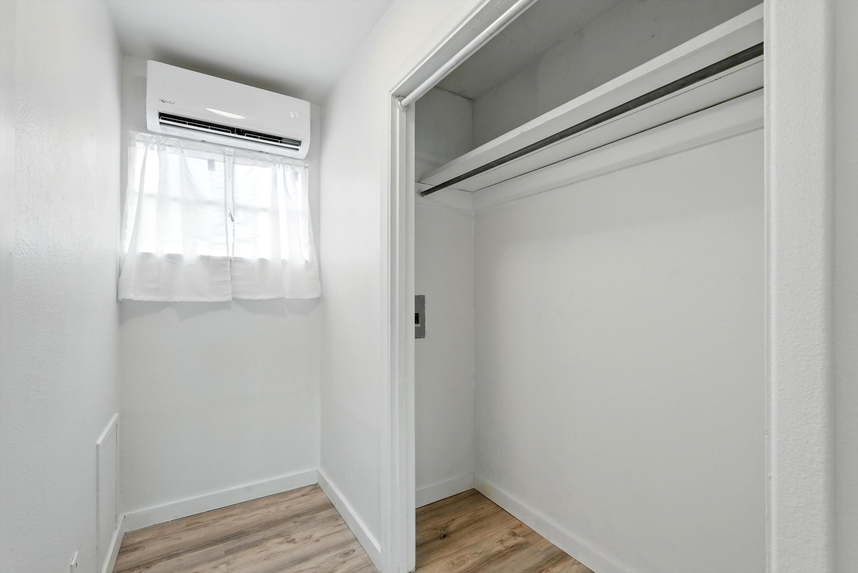 536 ALCAZAR Street SE A&B