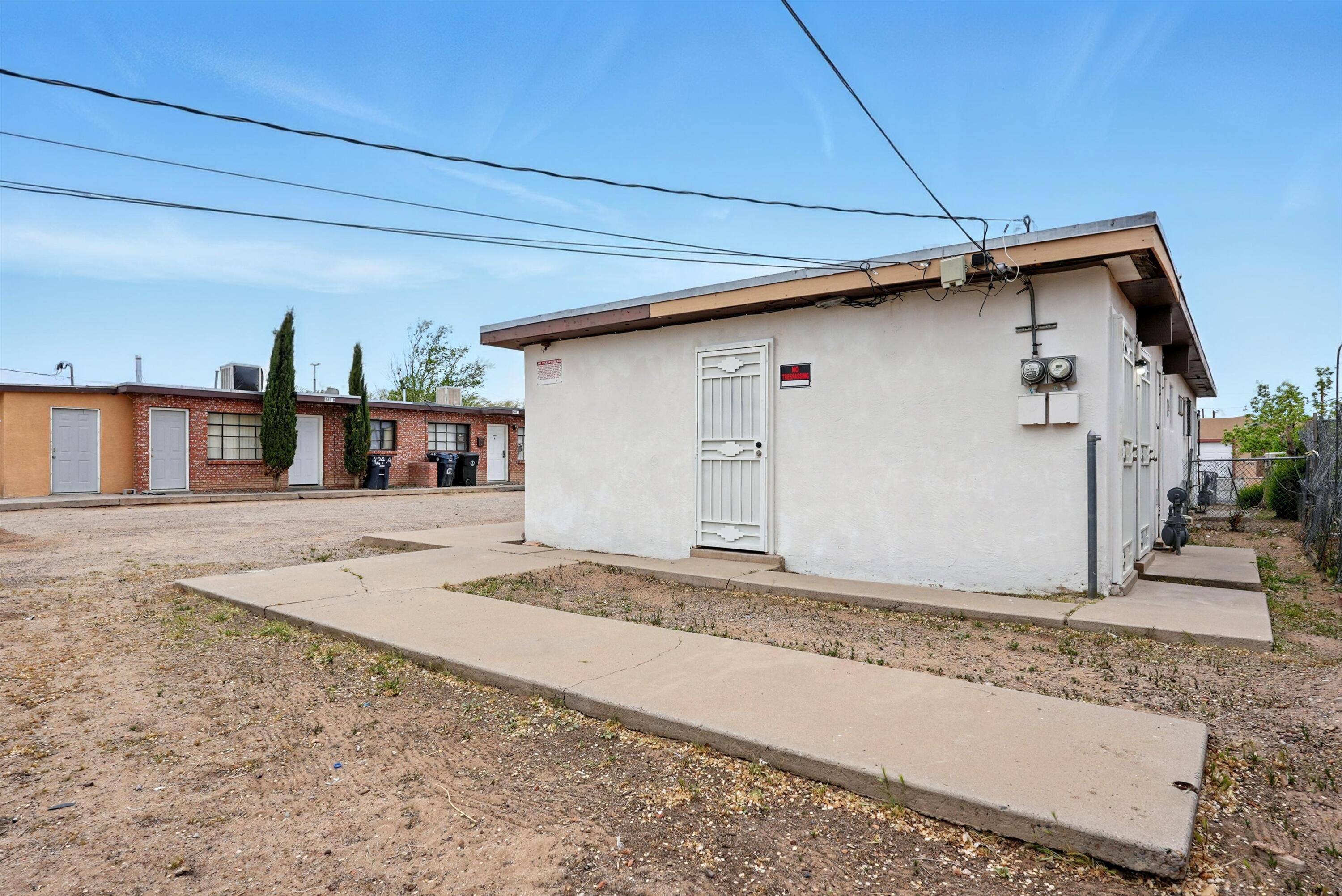 536 ALCAZAR Street SE A&B