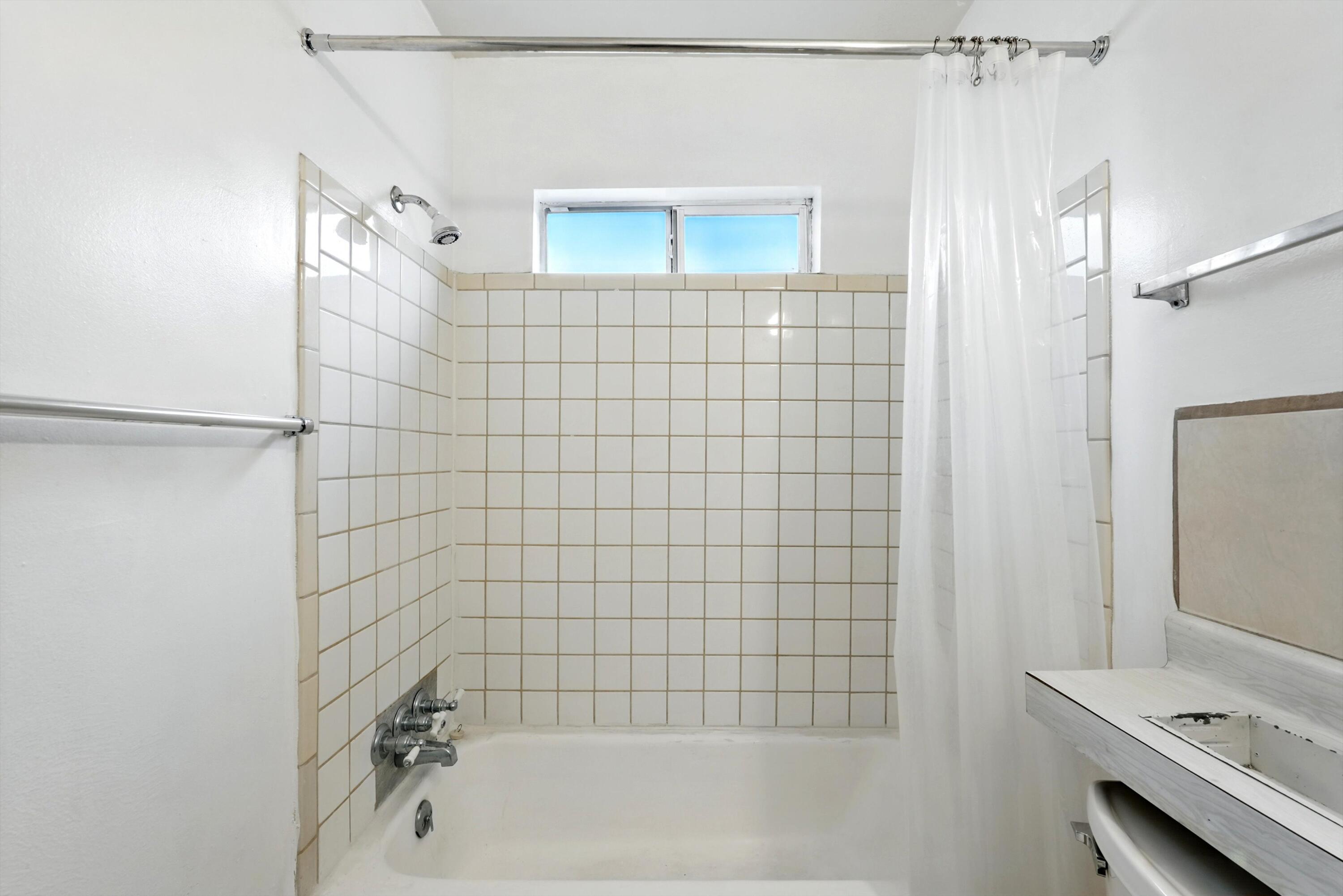 536 ALCAZAR Street SE A&B