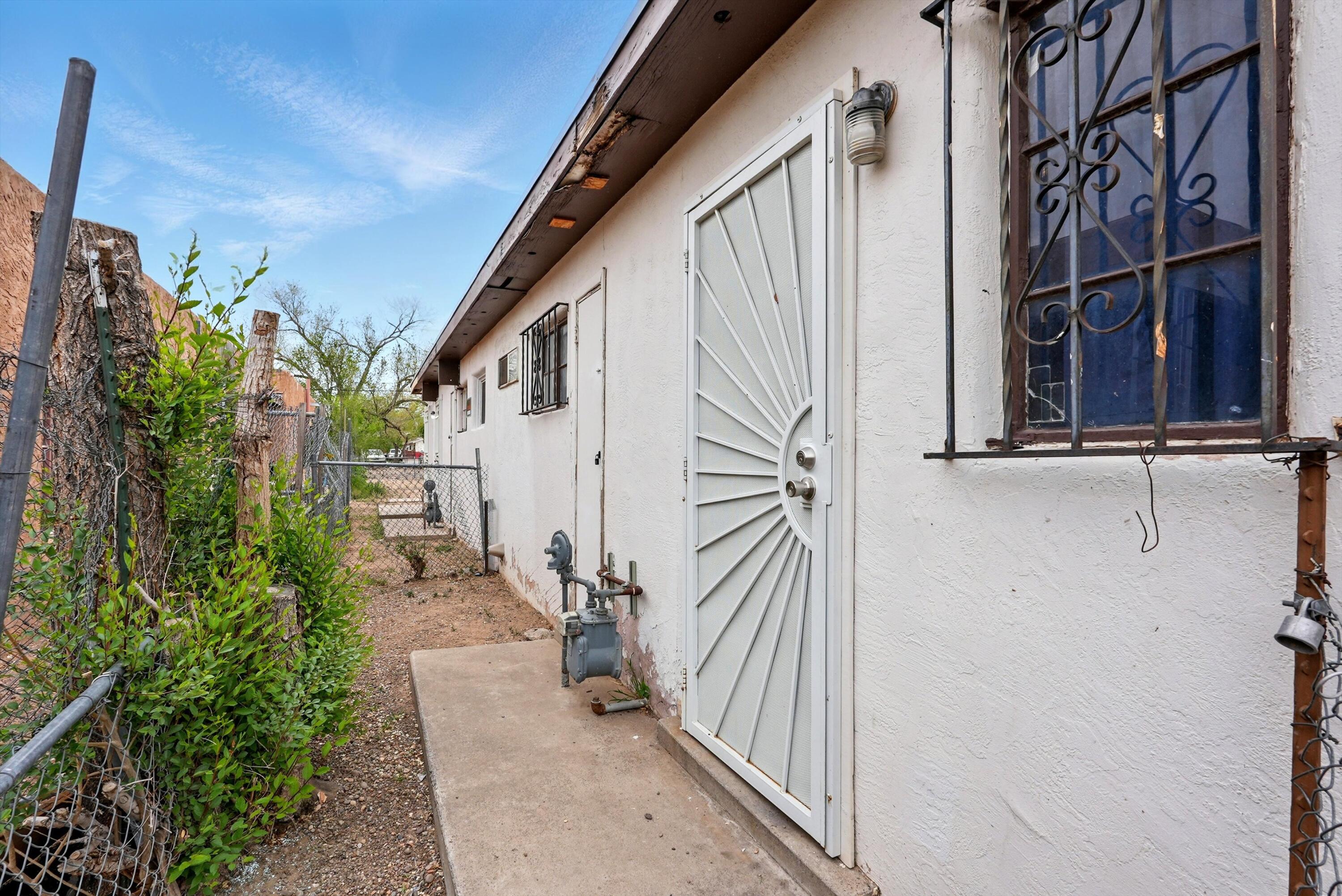 536 ALCAZAR Street SE A&B