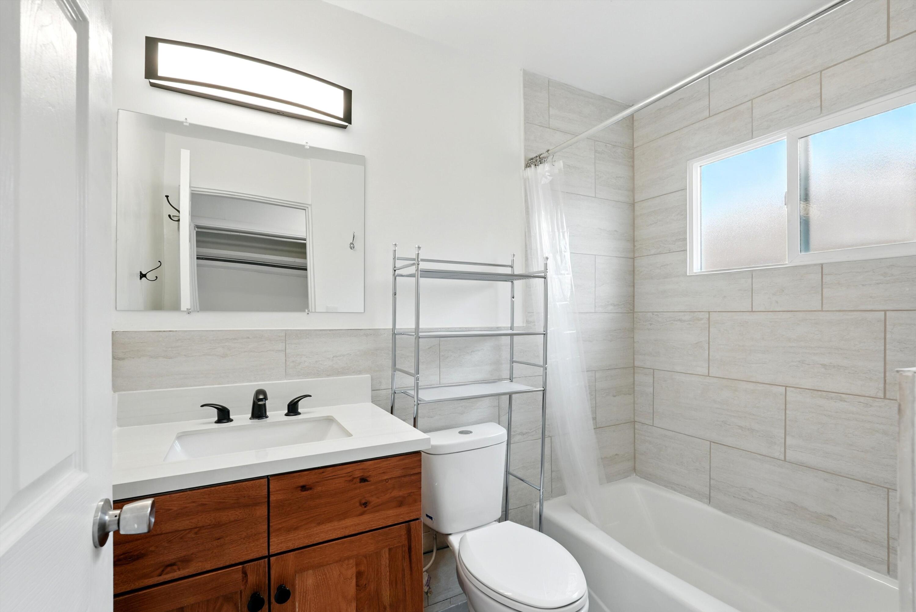 536 ALCAZAR Street SE A&B