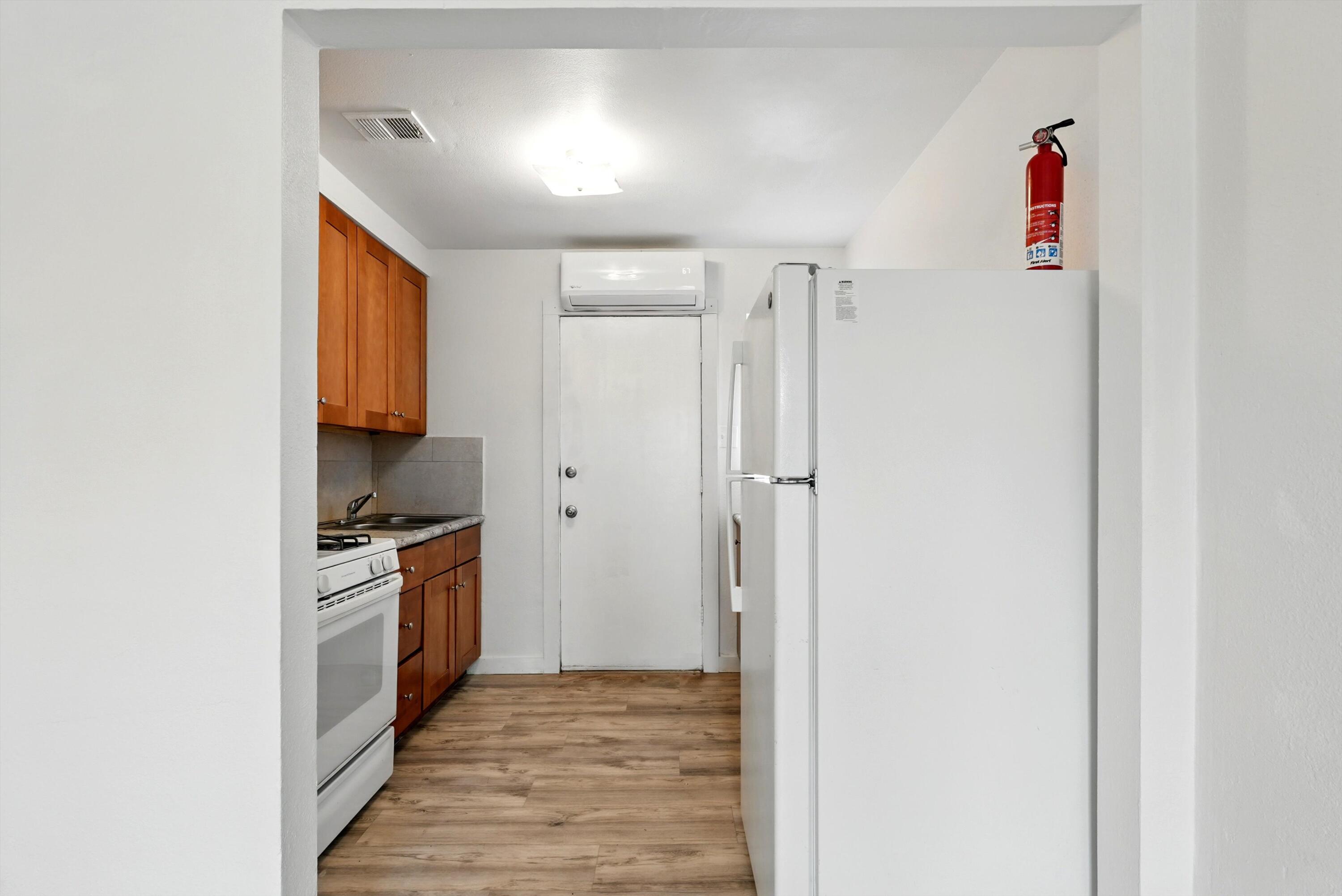 536 ALCAZAR Street SE A&B