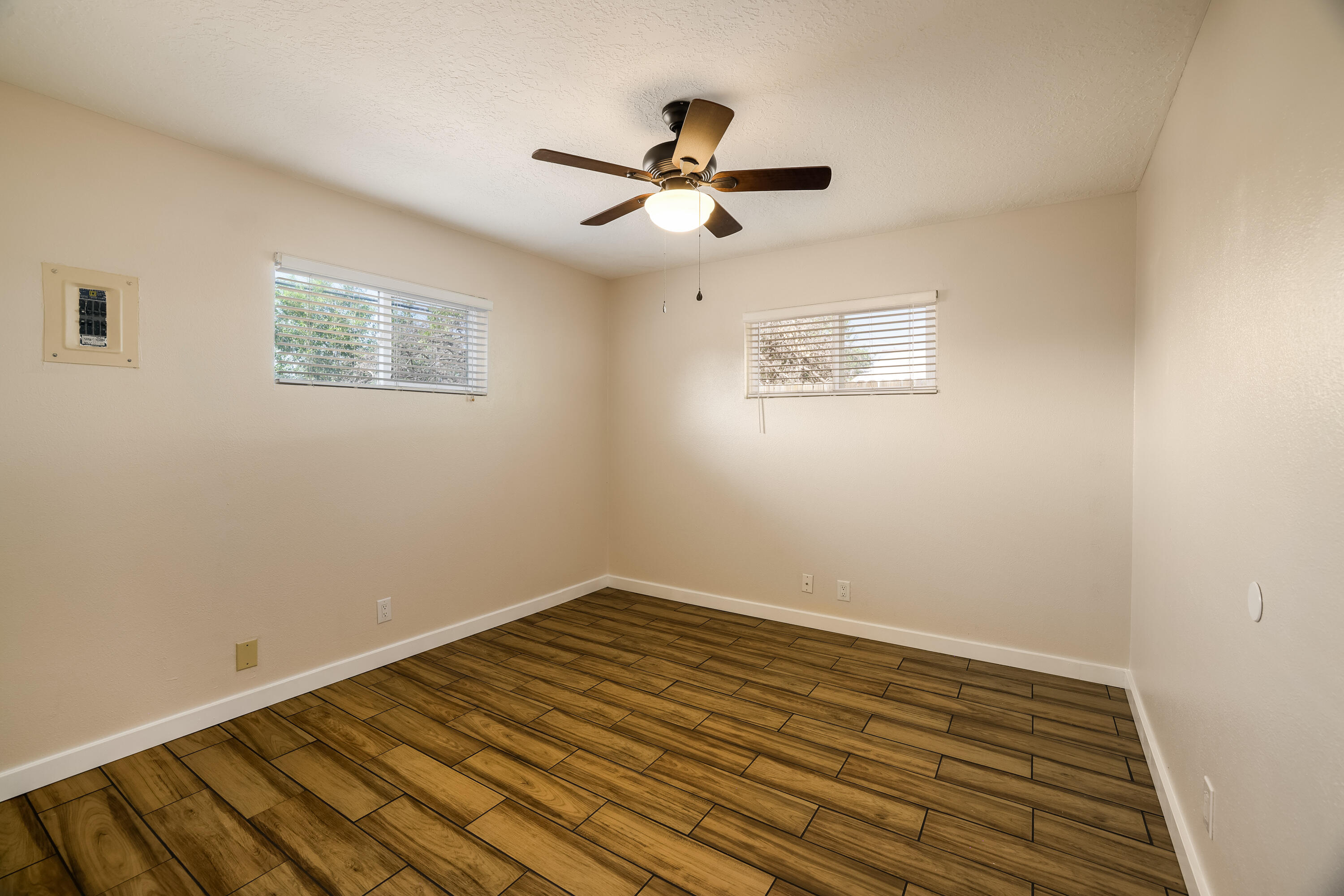 10412 WOODLAND Avenue NE