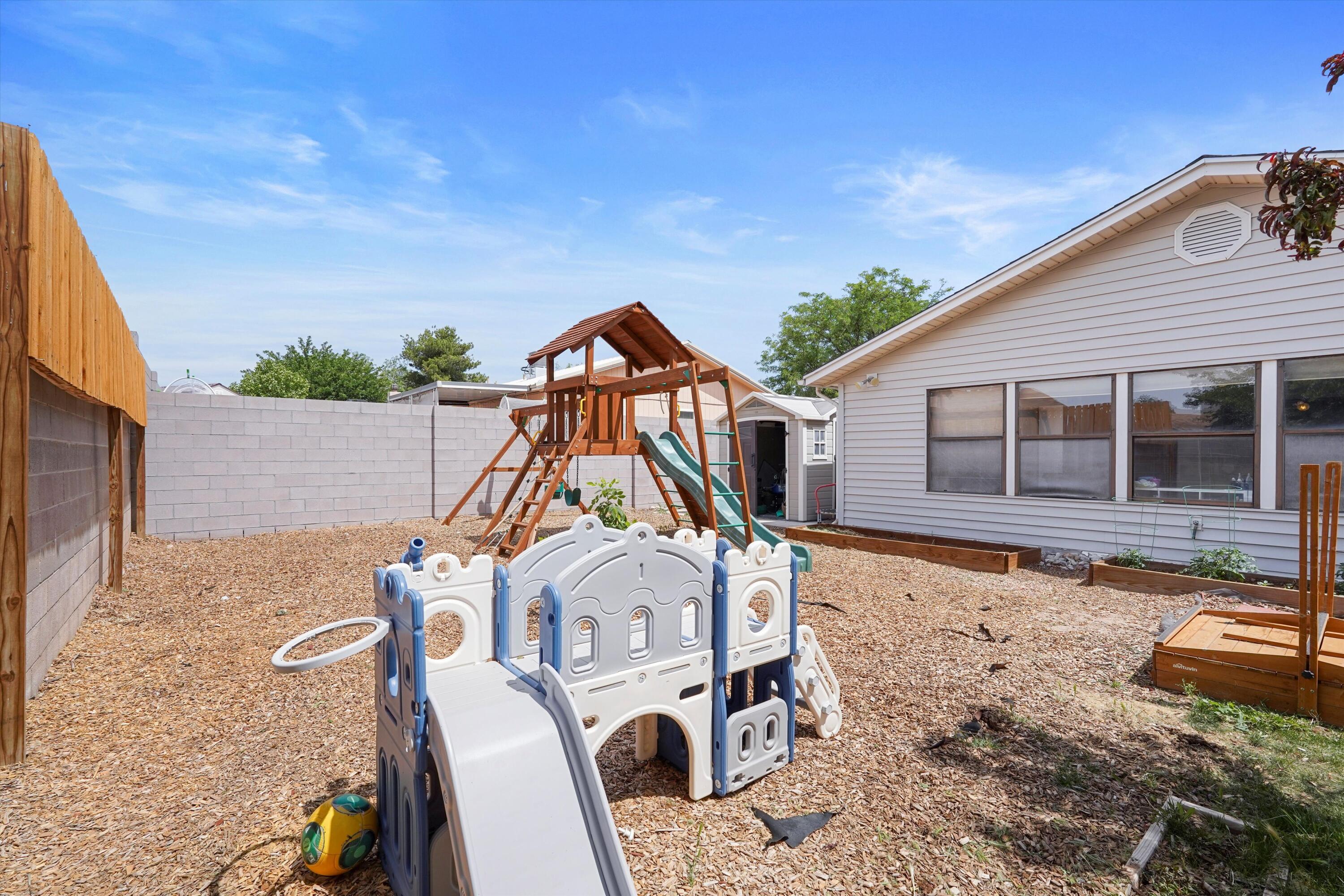 635 SILVER SADDLE Road SE