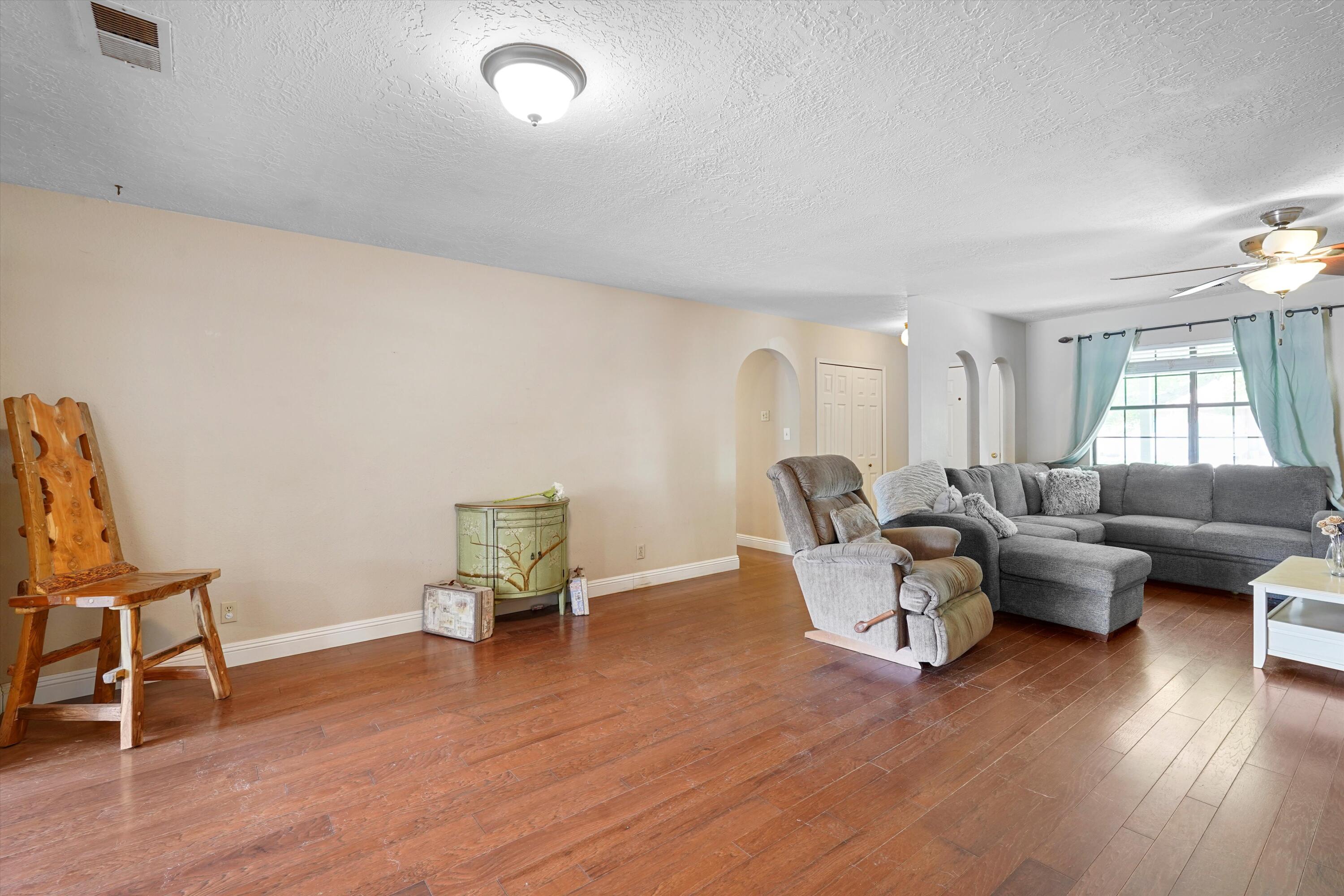 635 SILVER SADDLE Road SE