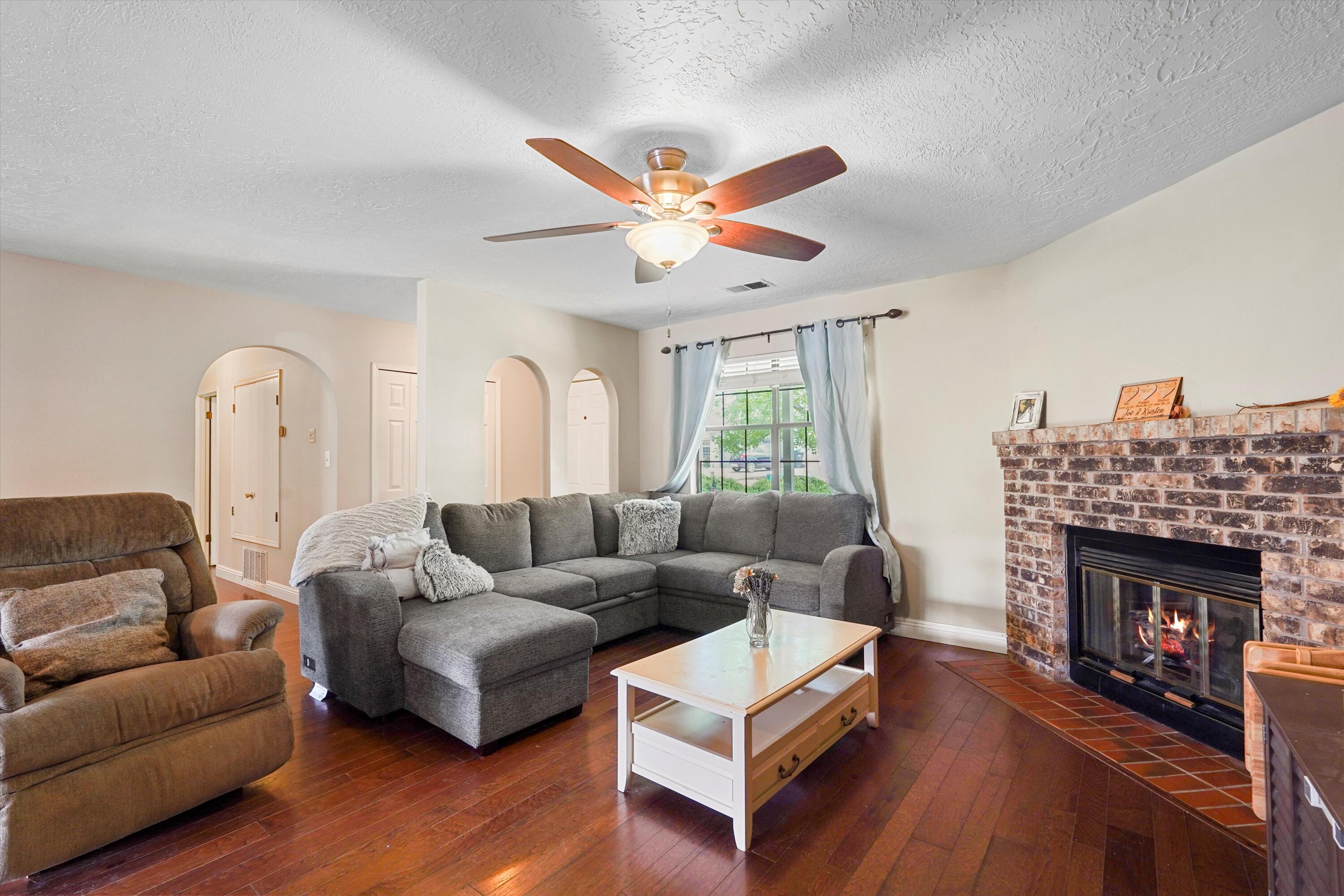 635 SILVER SADDLE Road SE
