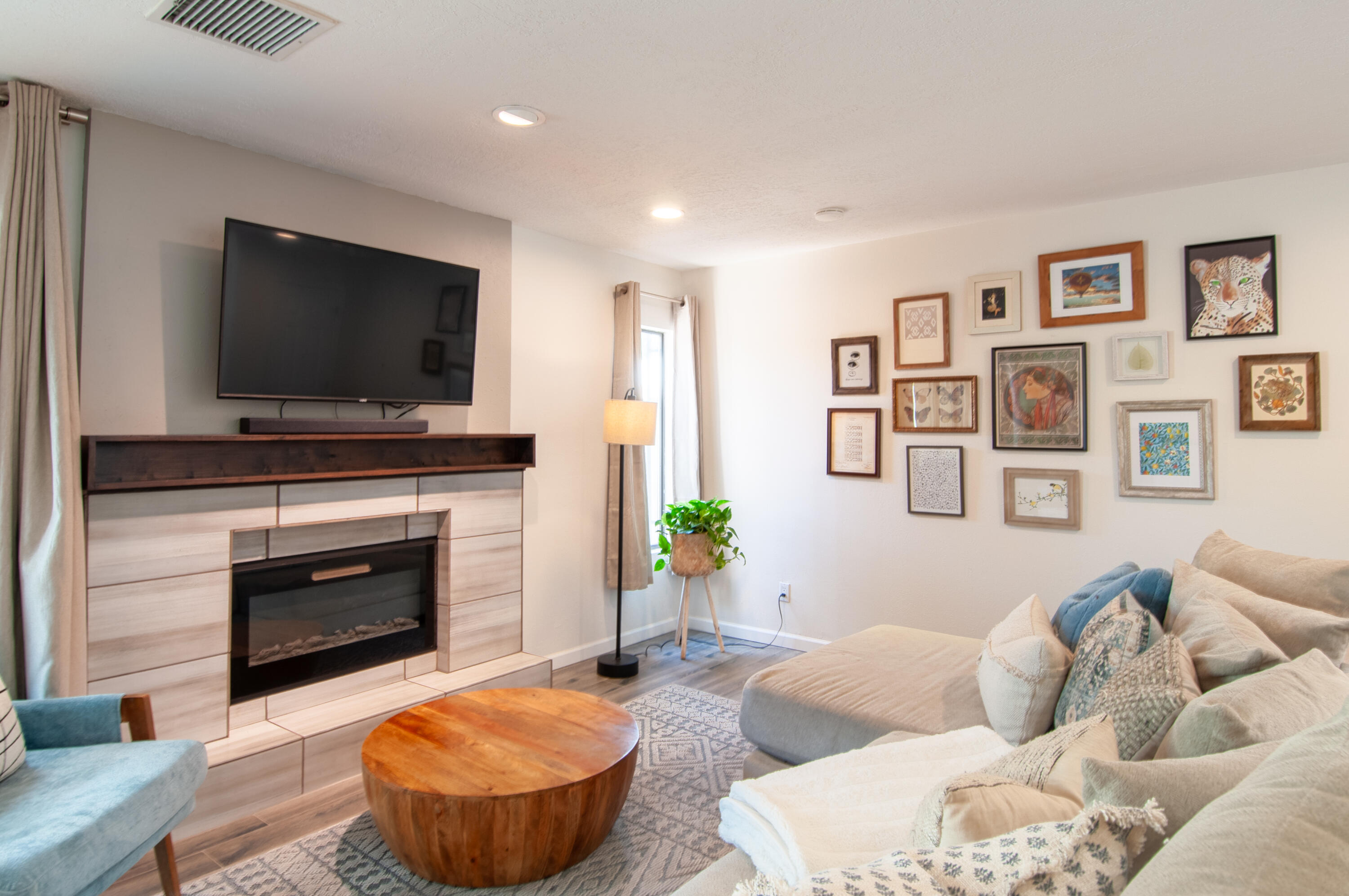 6820 LOS TRECHOS Court NE