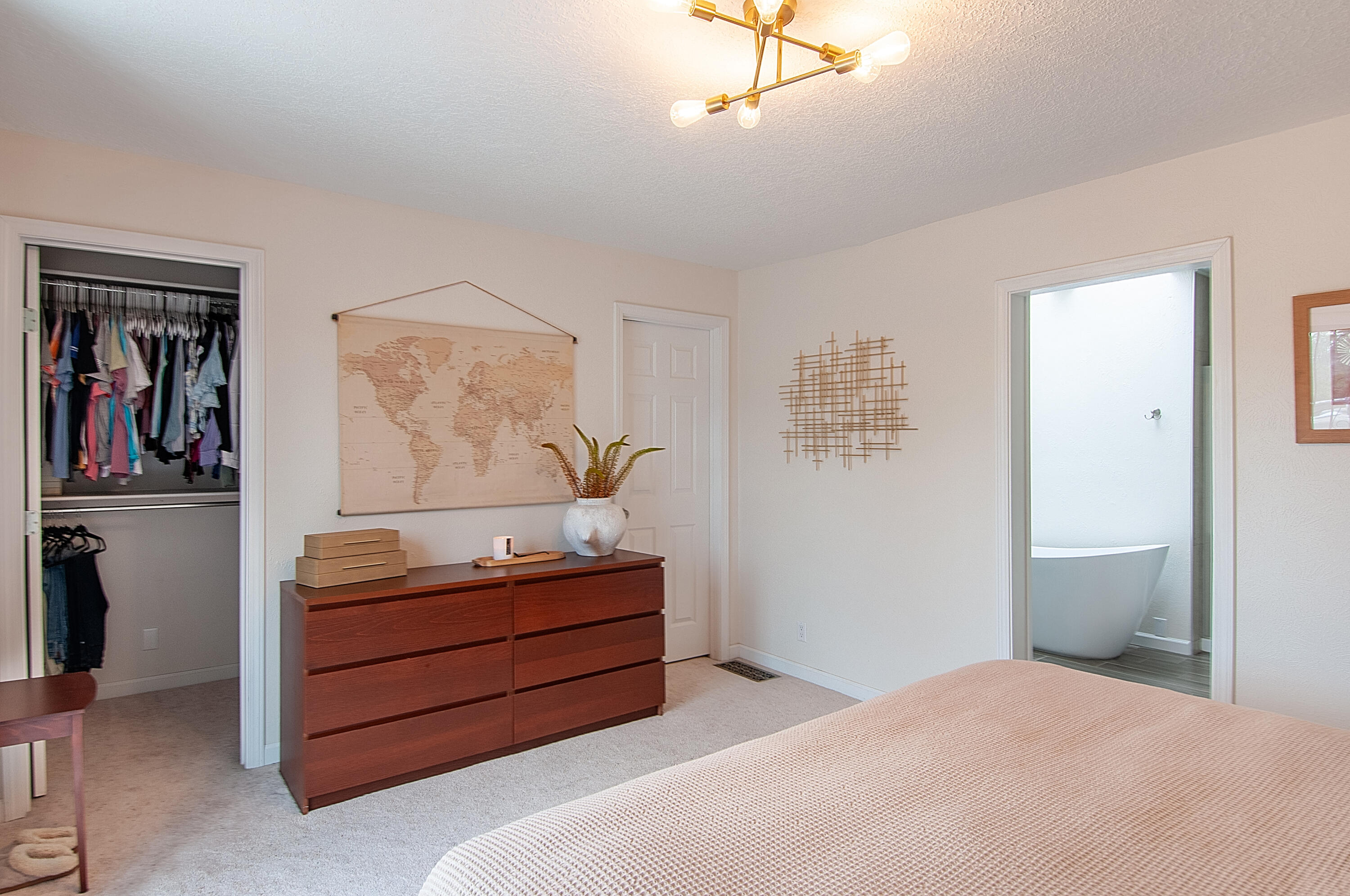 6820 LOS TRECHOS Court NE