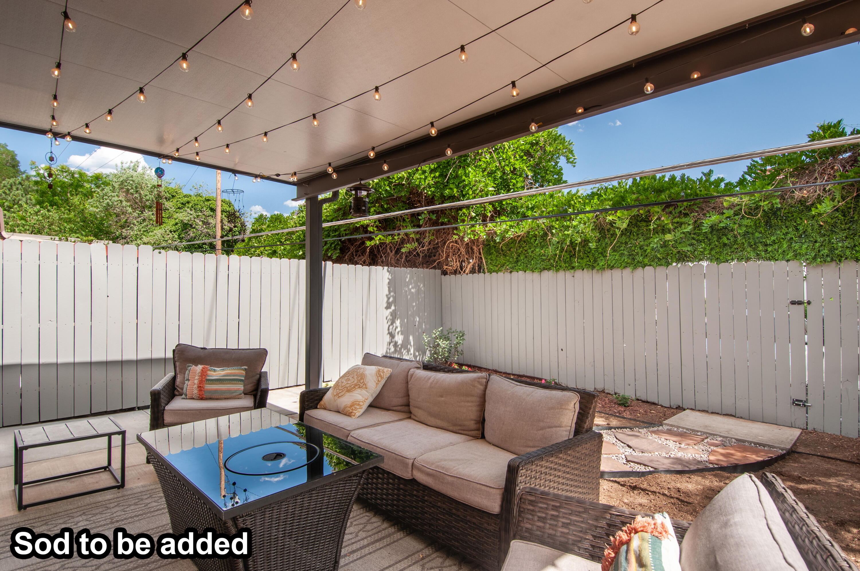 6820 LOS TRECHOS Court NE