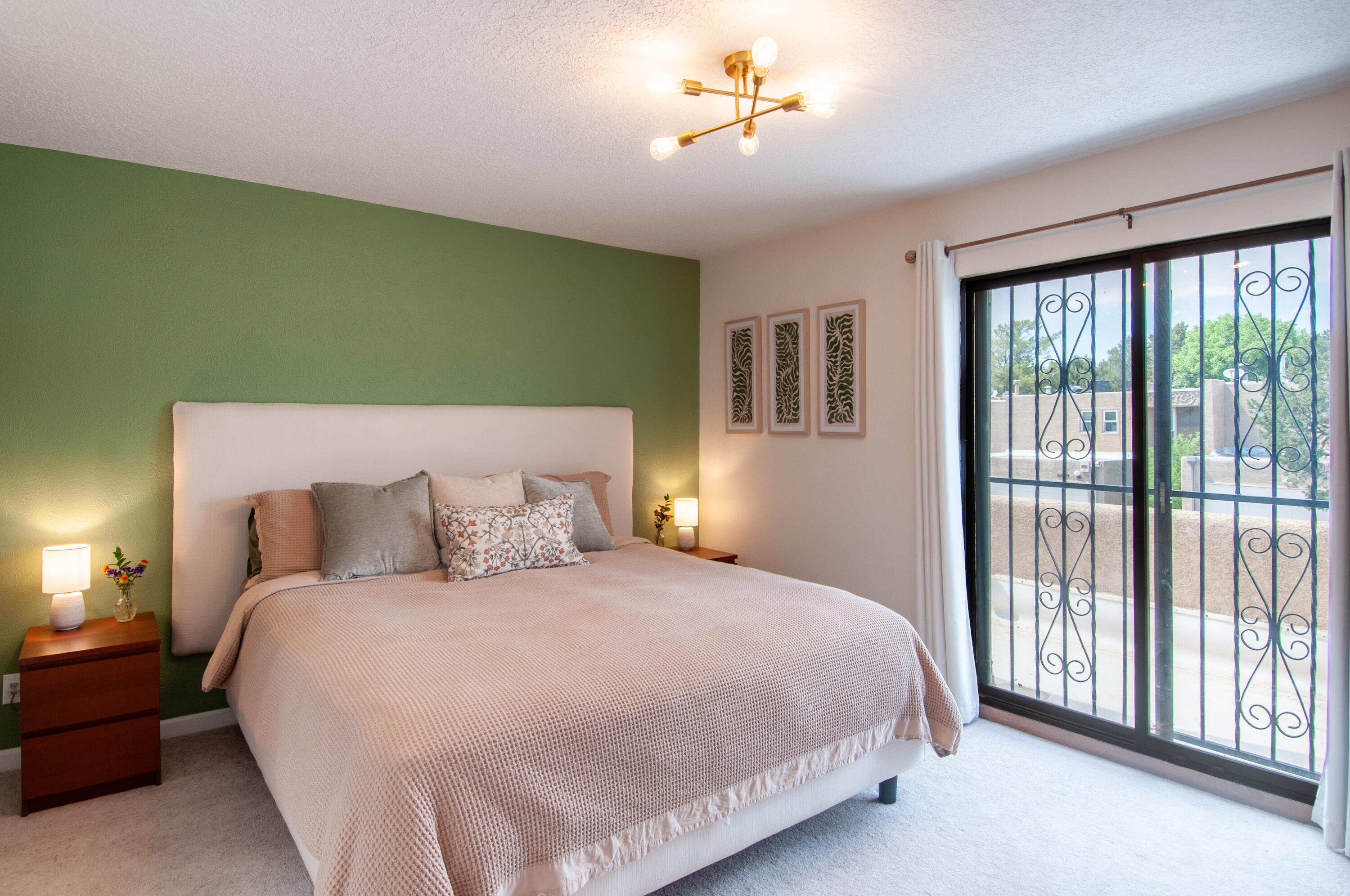 6820 LOS TRECHOS Court NE