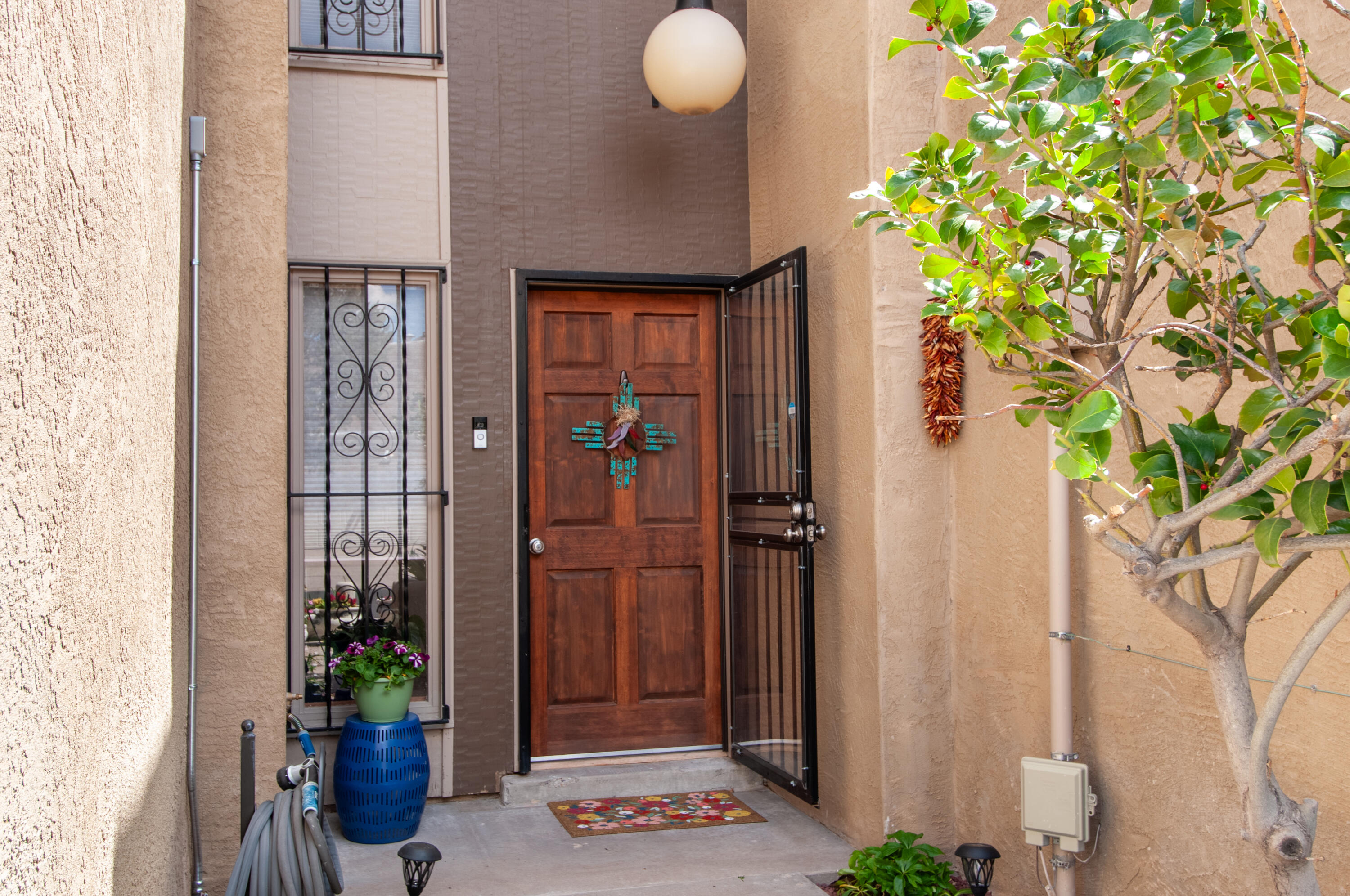 6820 LOS TRECHOS Court NE