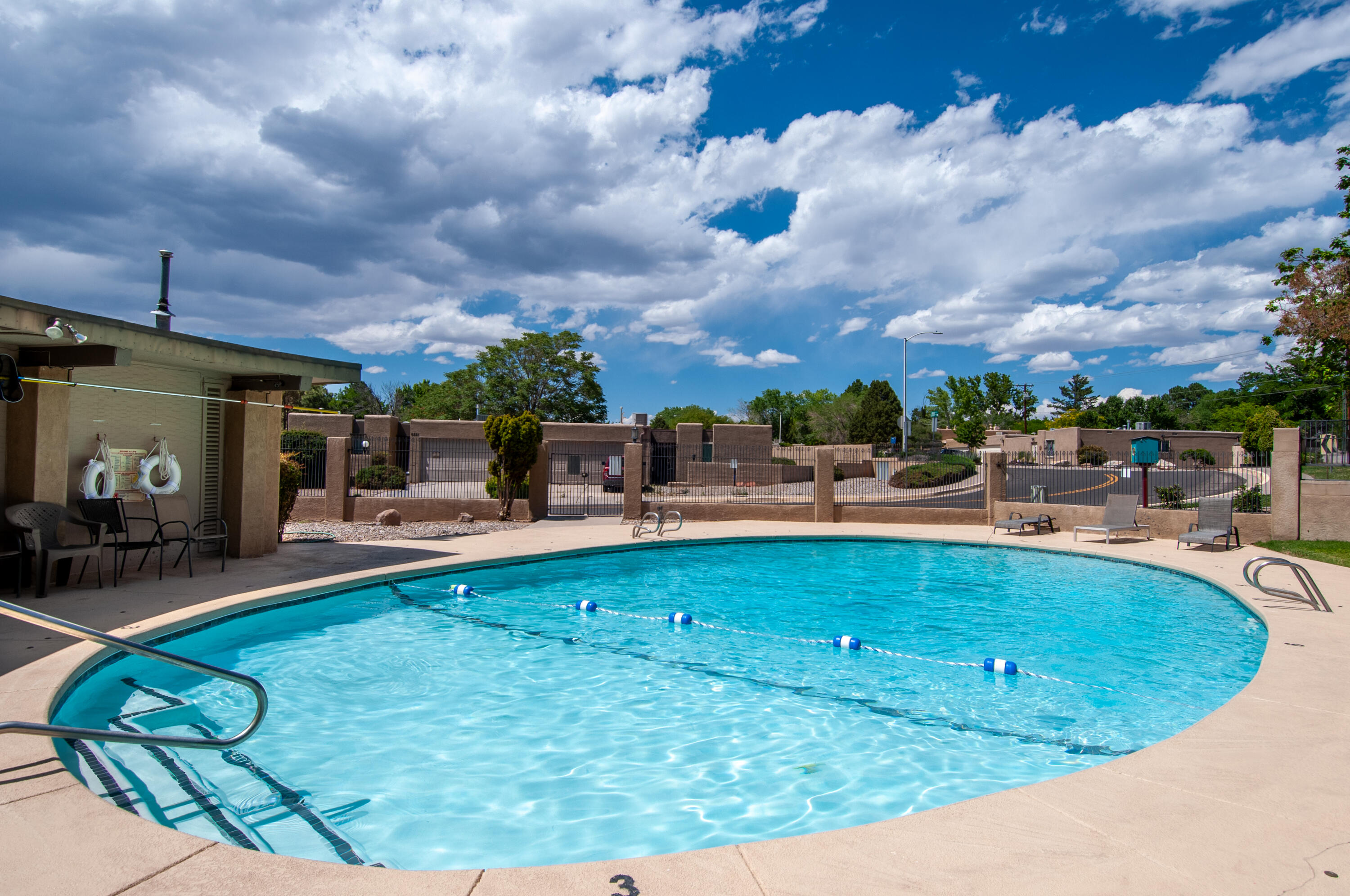 6820 LOS TRECHOS Court NE