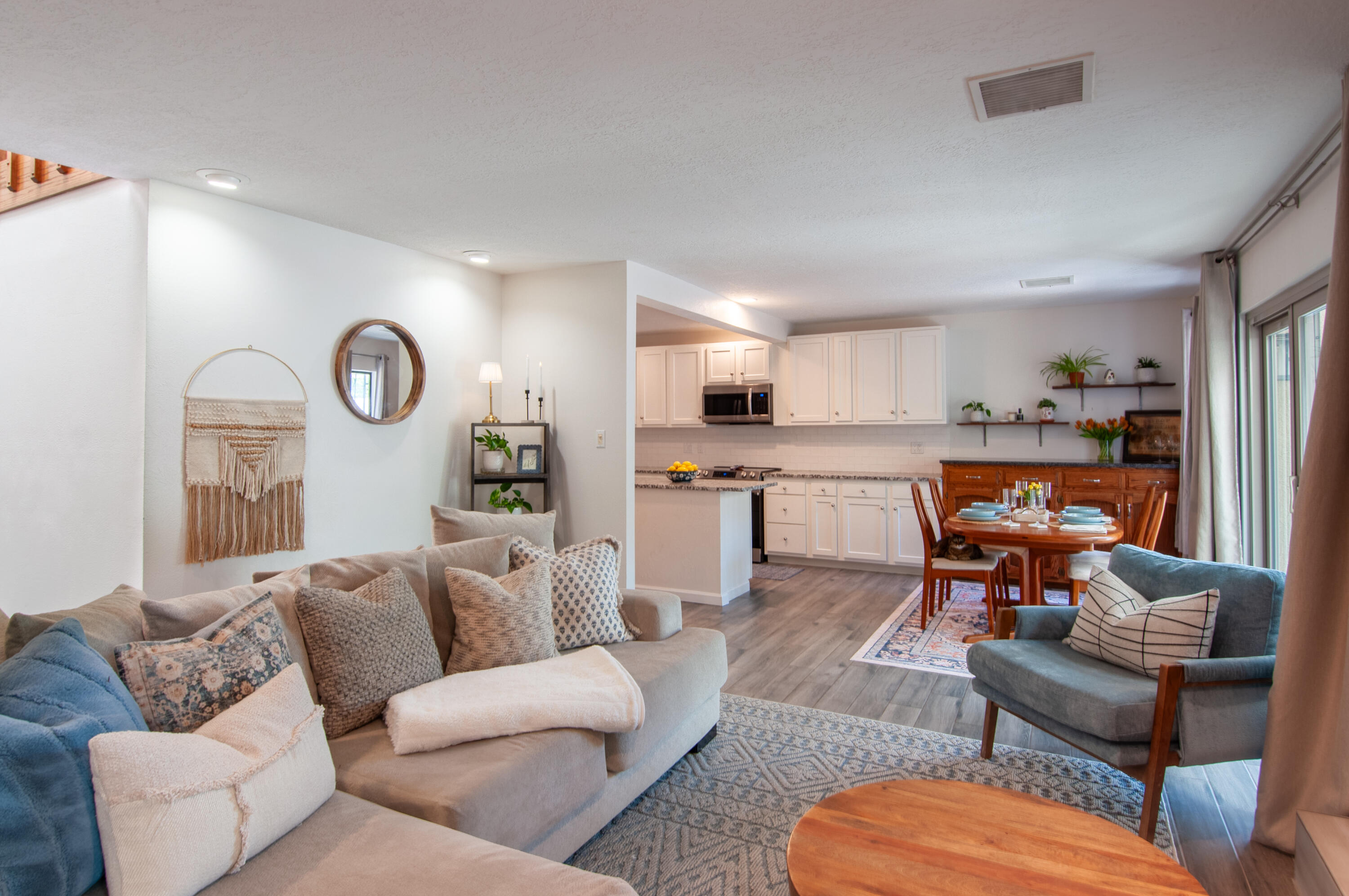 6820 LOS TRECHOS Court NE