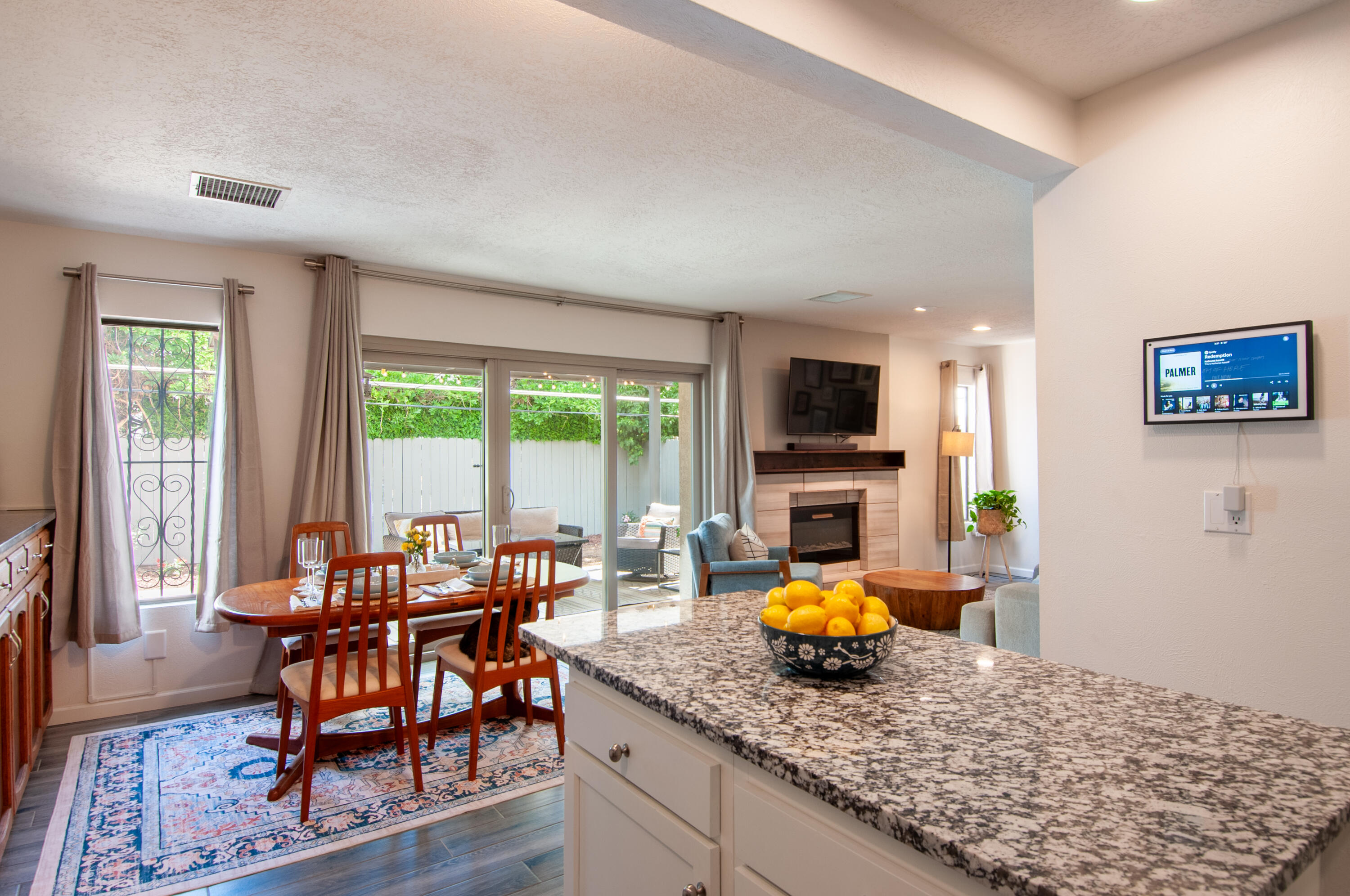 6820 LOS TRECHOS Court NE