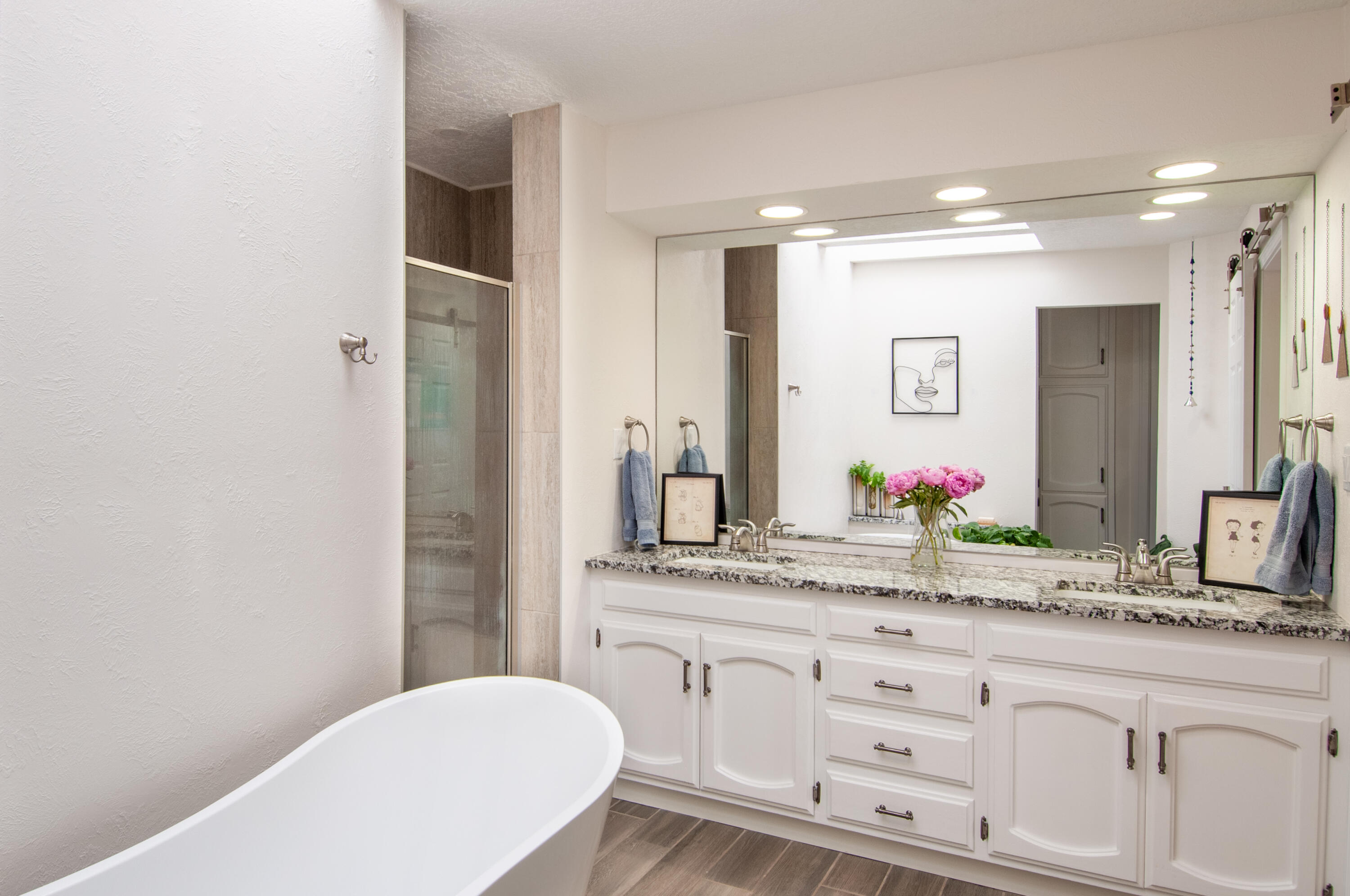 6820 LOS TRECHOS Court NE