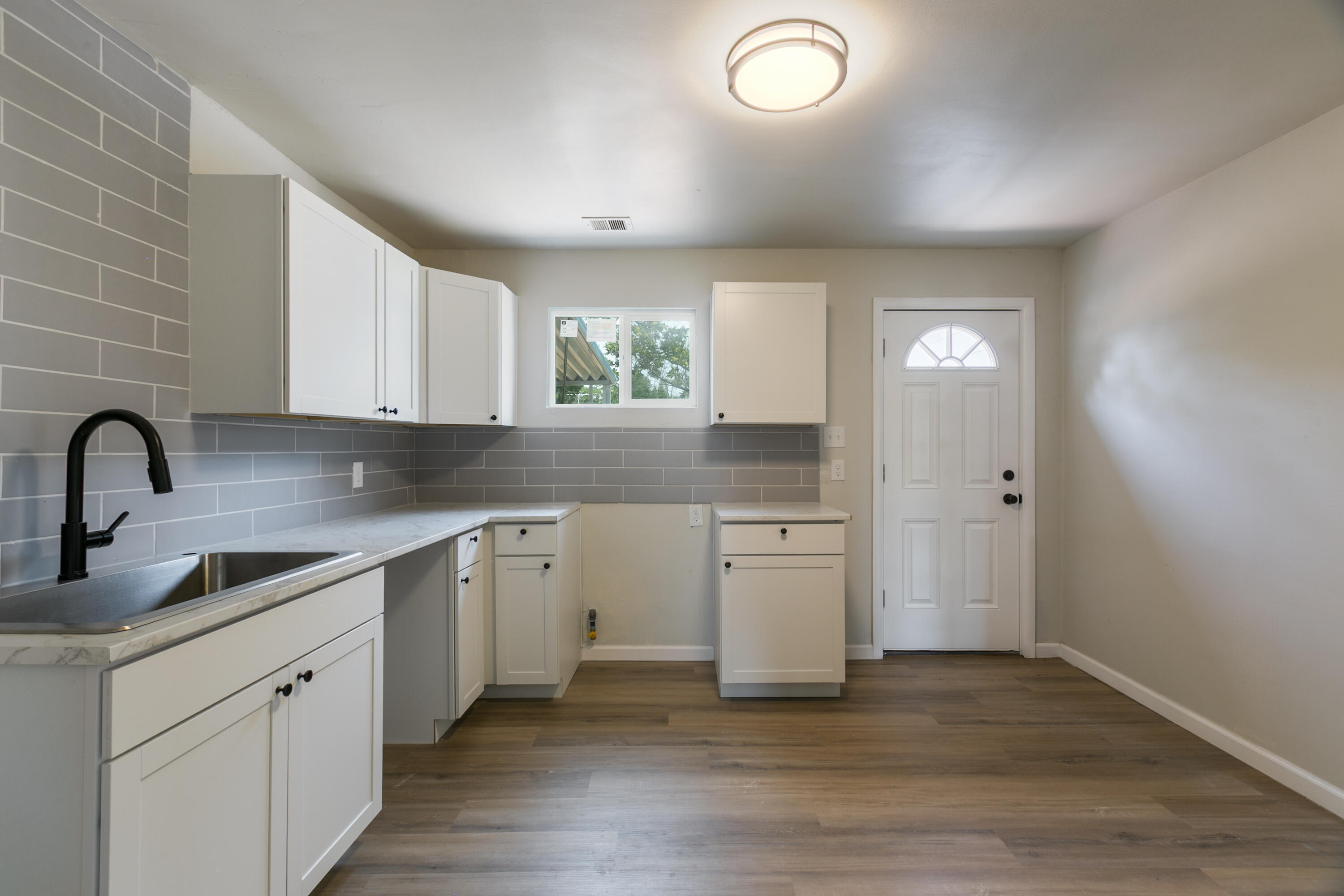 9113 FAIRBANKS Road NE