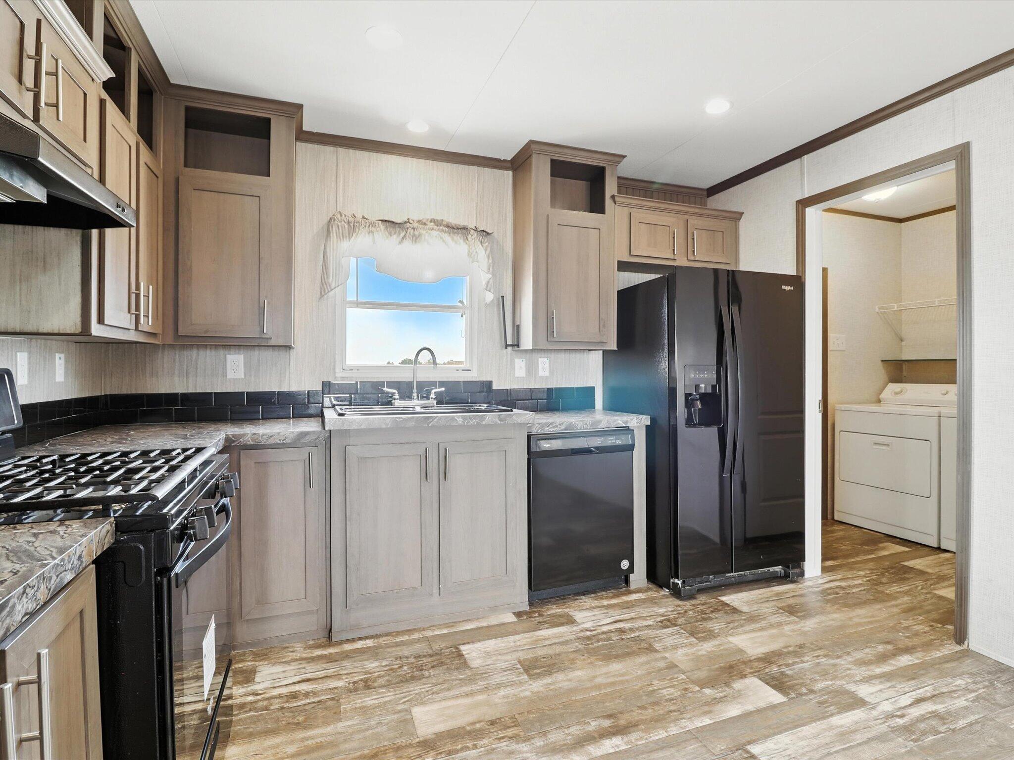 820 NORTHERN Boulevard NE