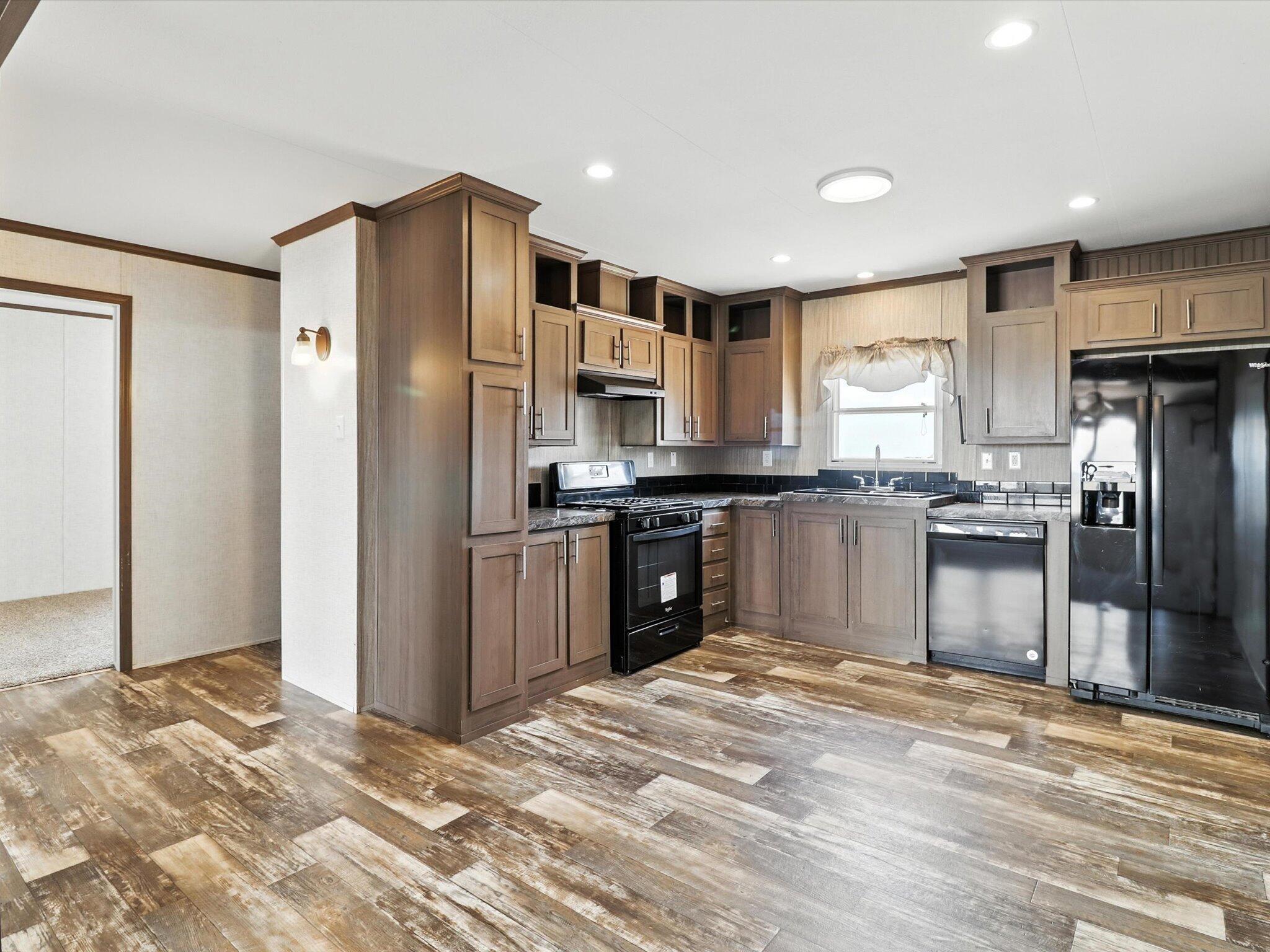 820 NORTHERN Boulevard NE