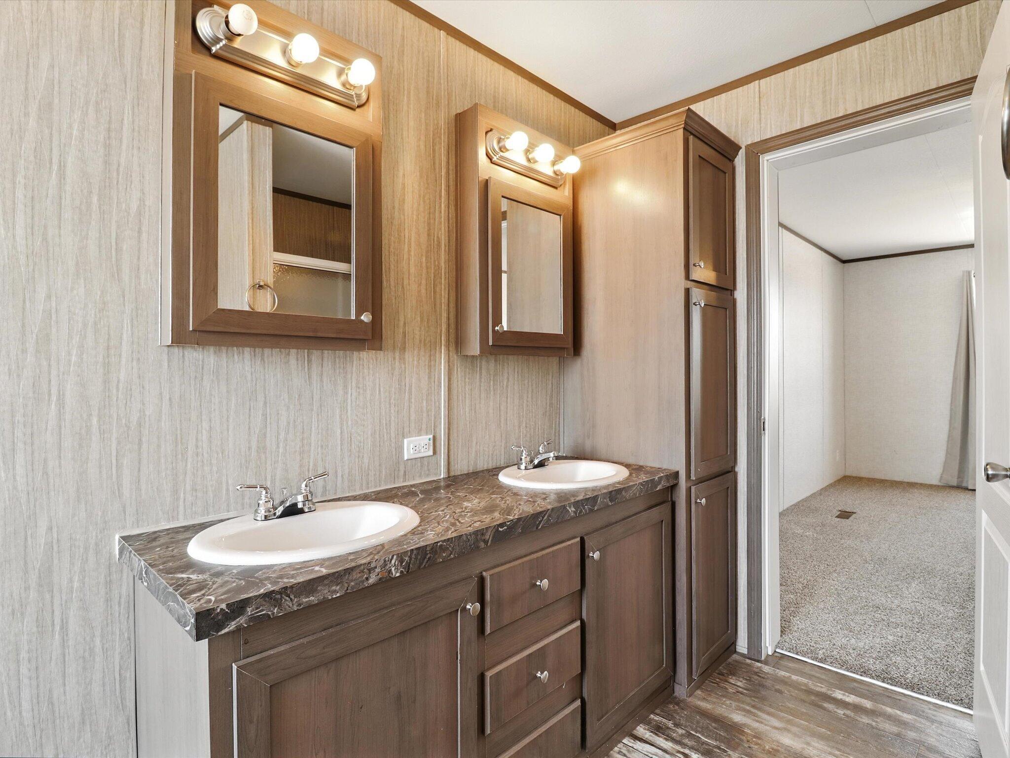 820 NORTHERN Boulevard NE