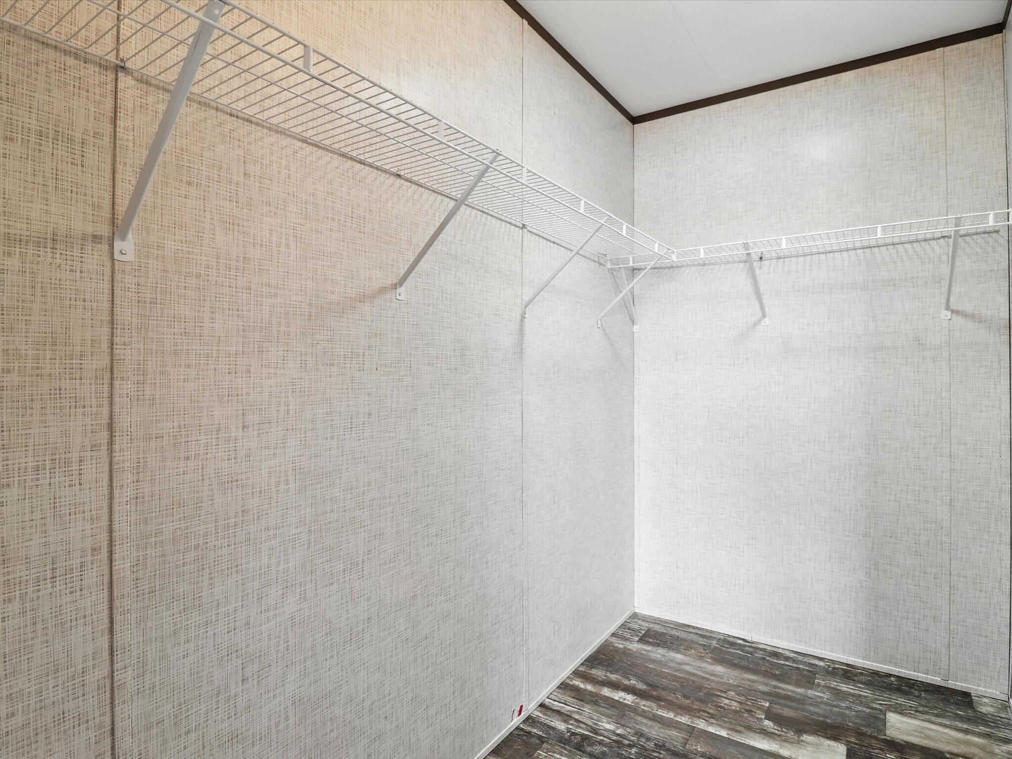 820 NORTHERN Boulevard NE