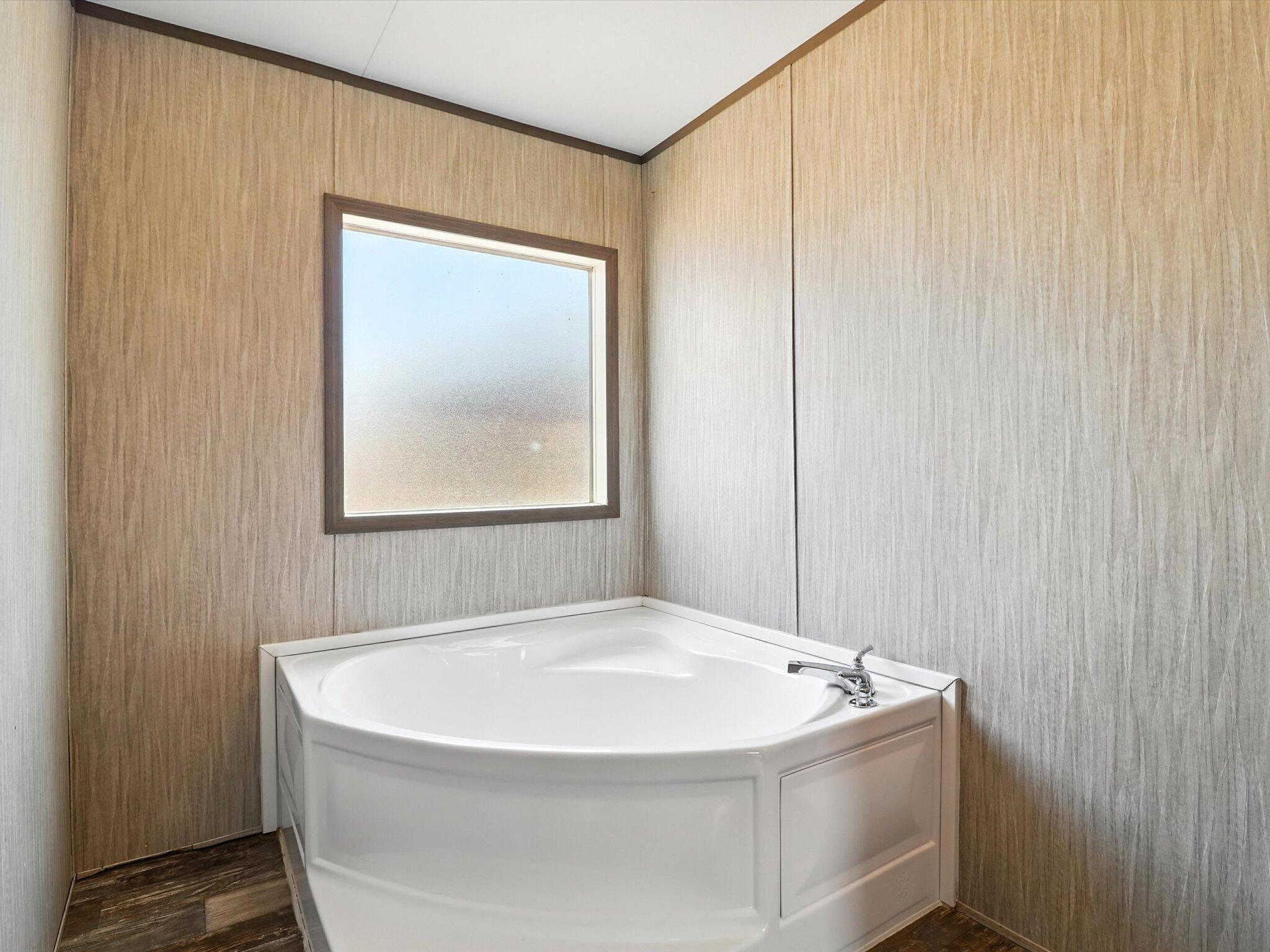 820 NORTHERN Boulevard NE