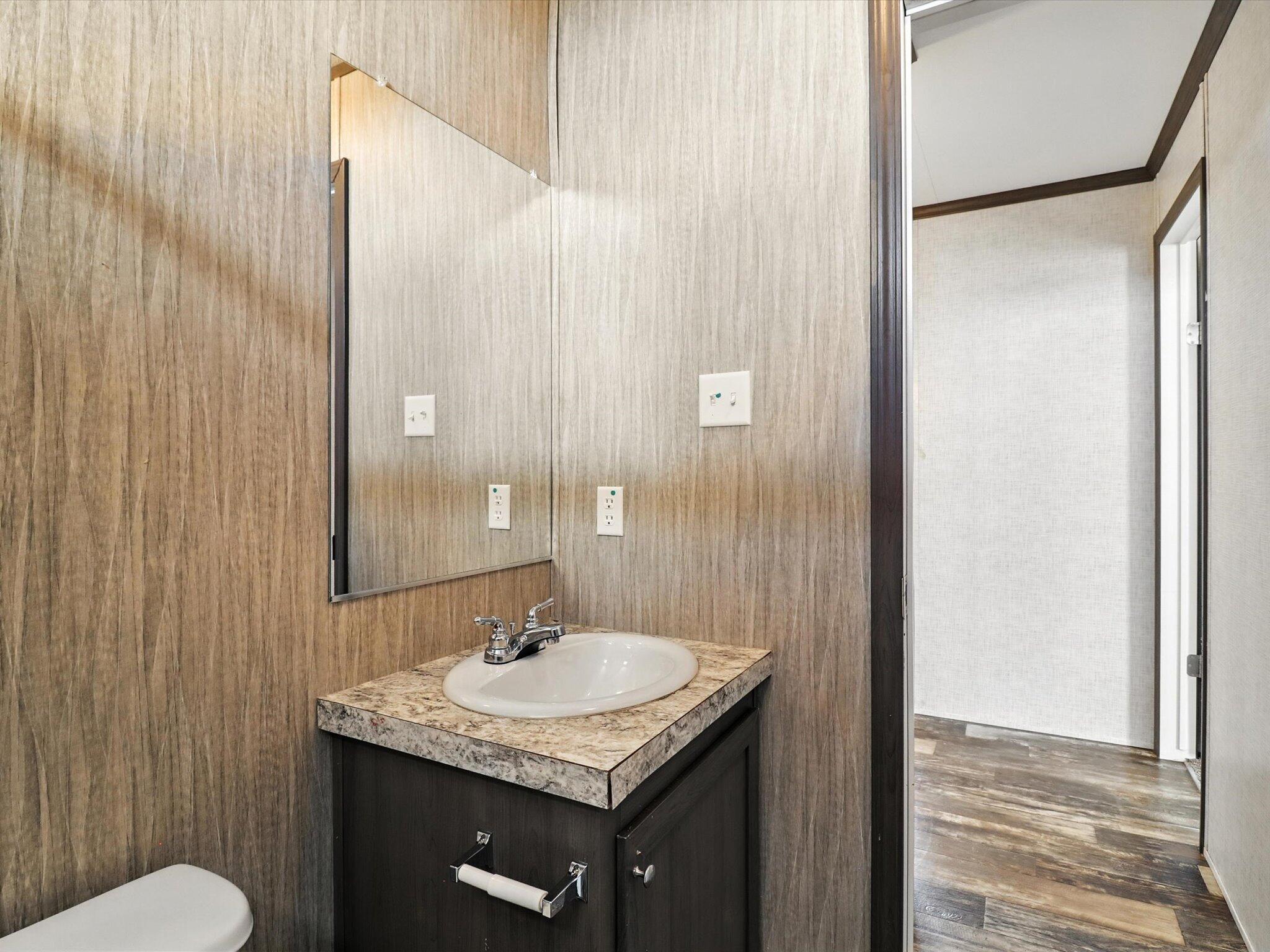 820 NORTHERN Boulevard NE