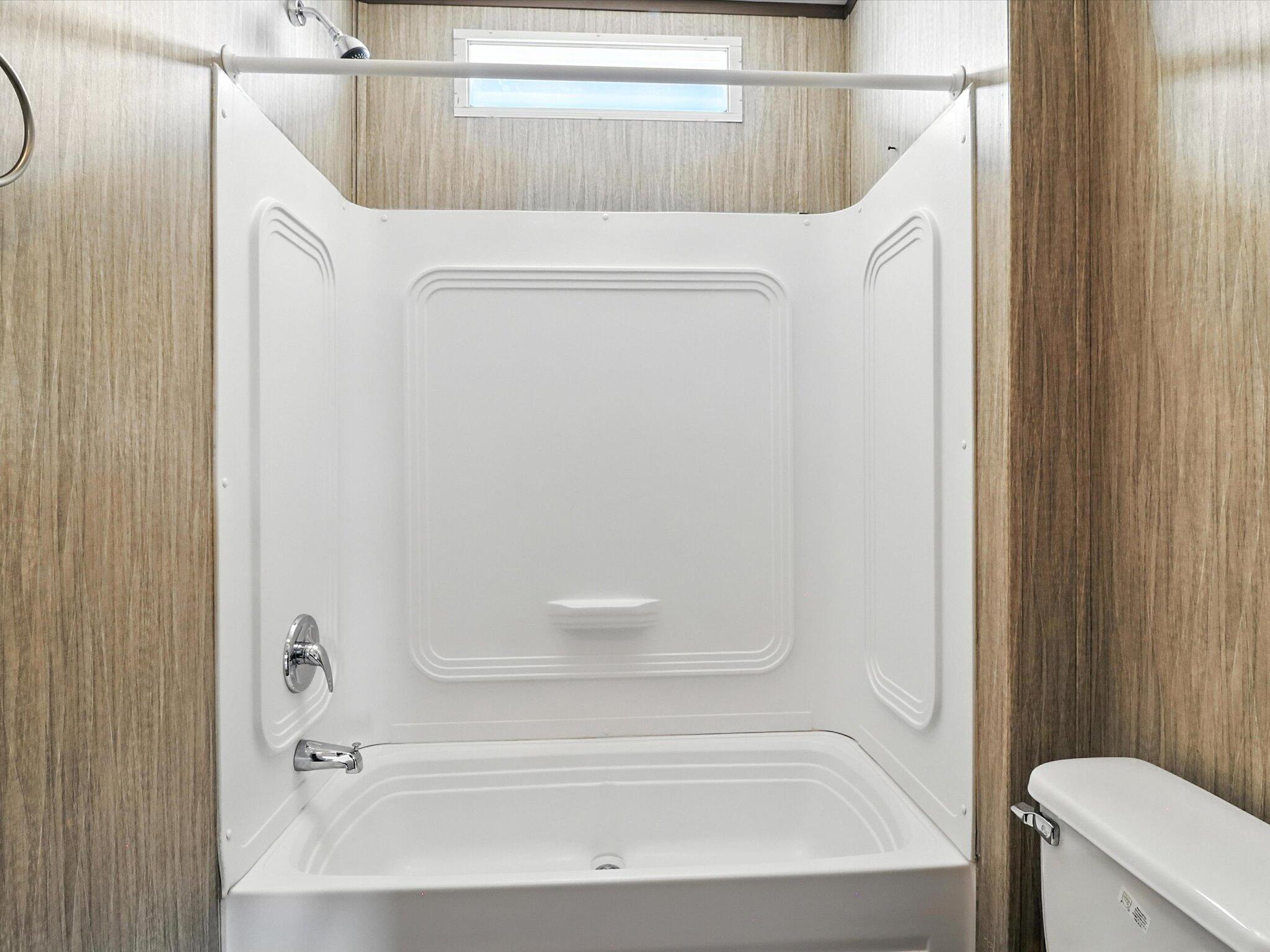 820 NORTHERN Boulevard NE