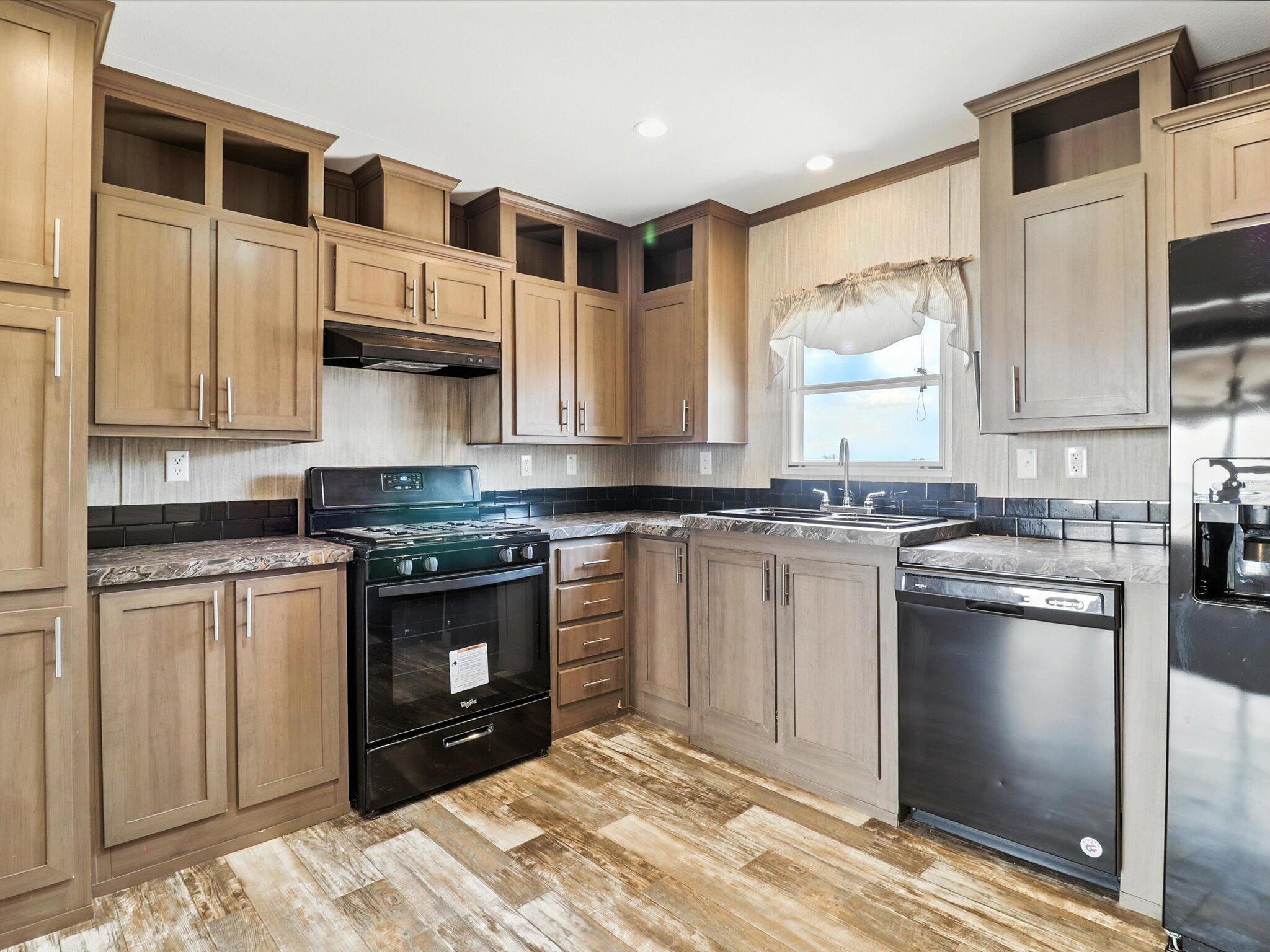 820 NORTHERN Boulevard NE