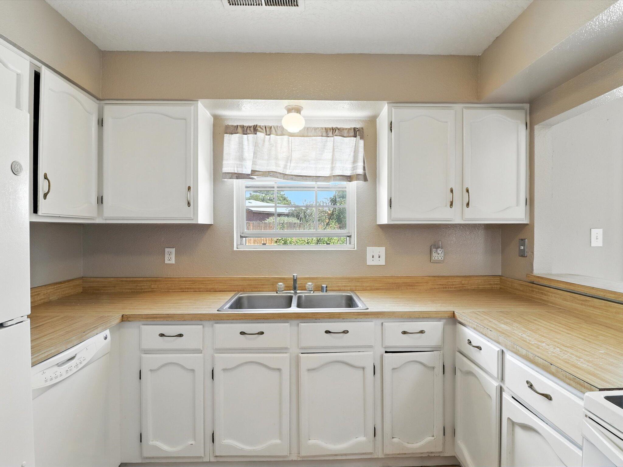 1619 BOREALIS Avenue SE