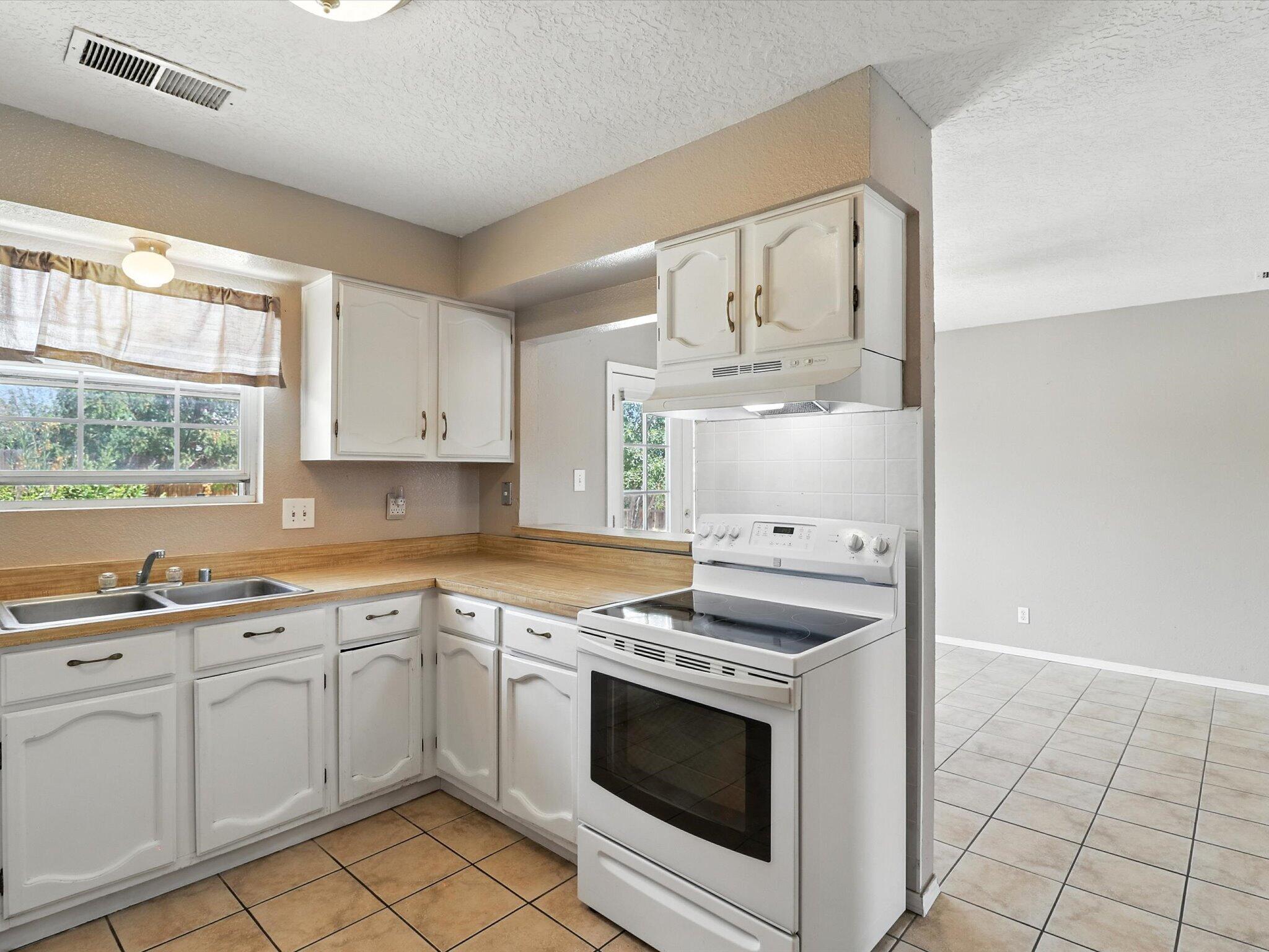 1619 BOREALIS Avenue SE