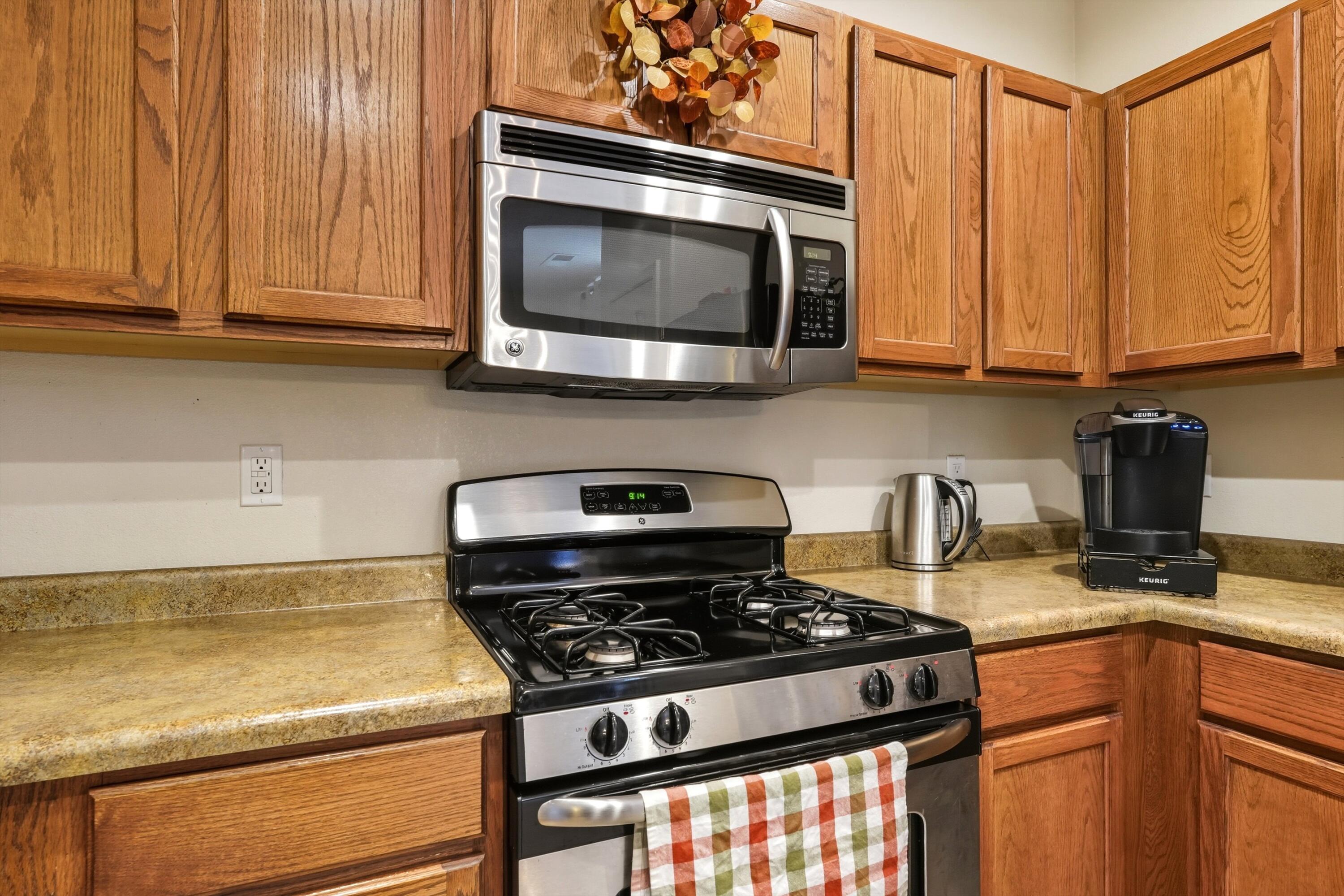 2246 CORTINA Loop SE