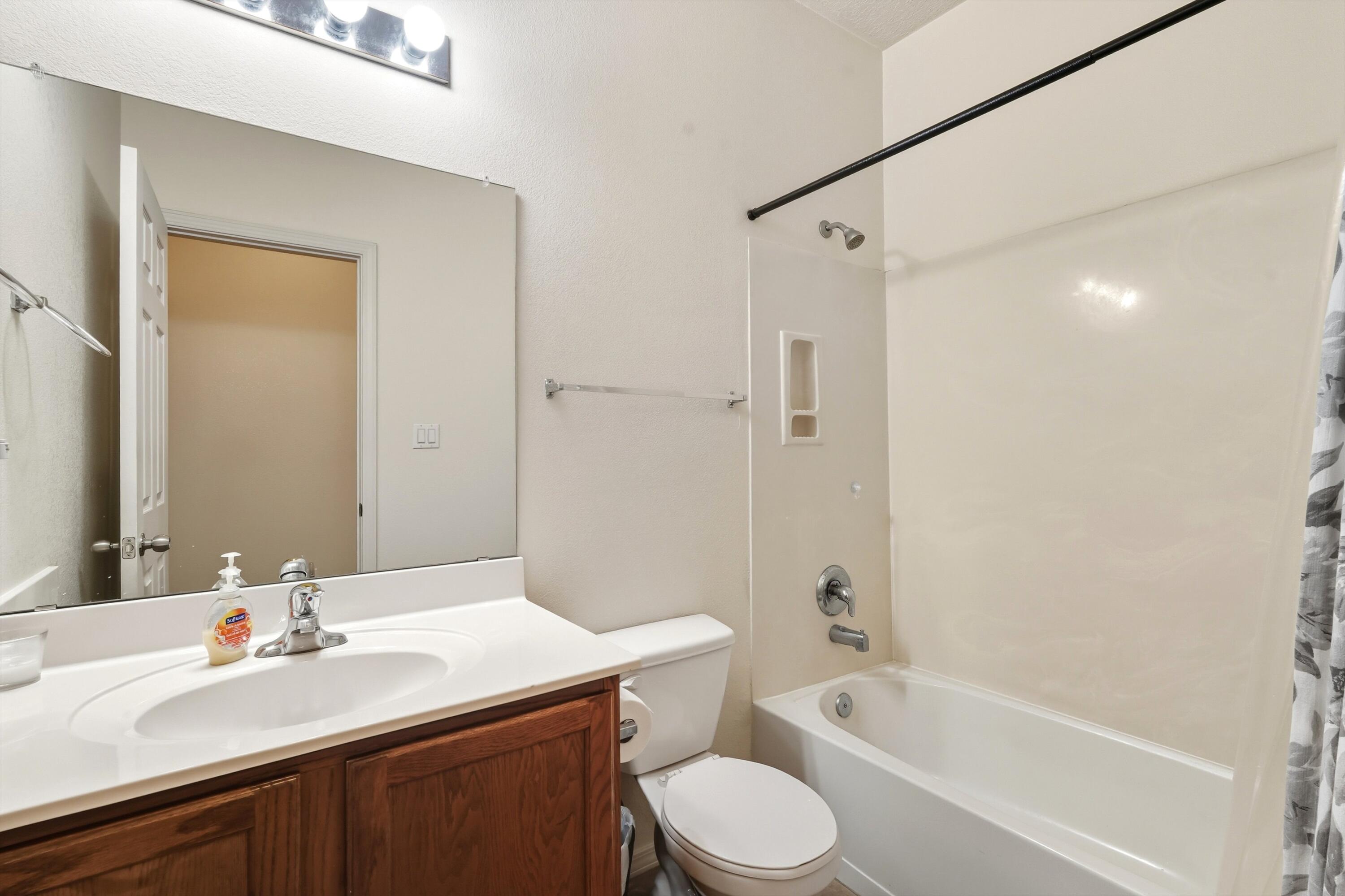 2246 CORTINA Loop SE