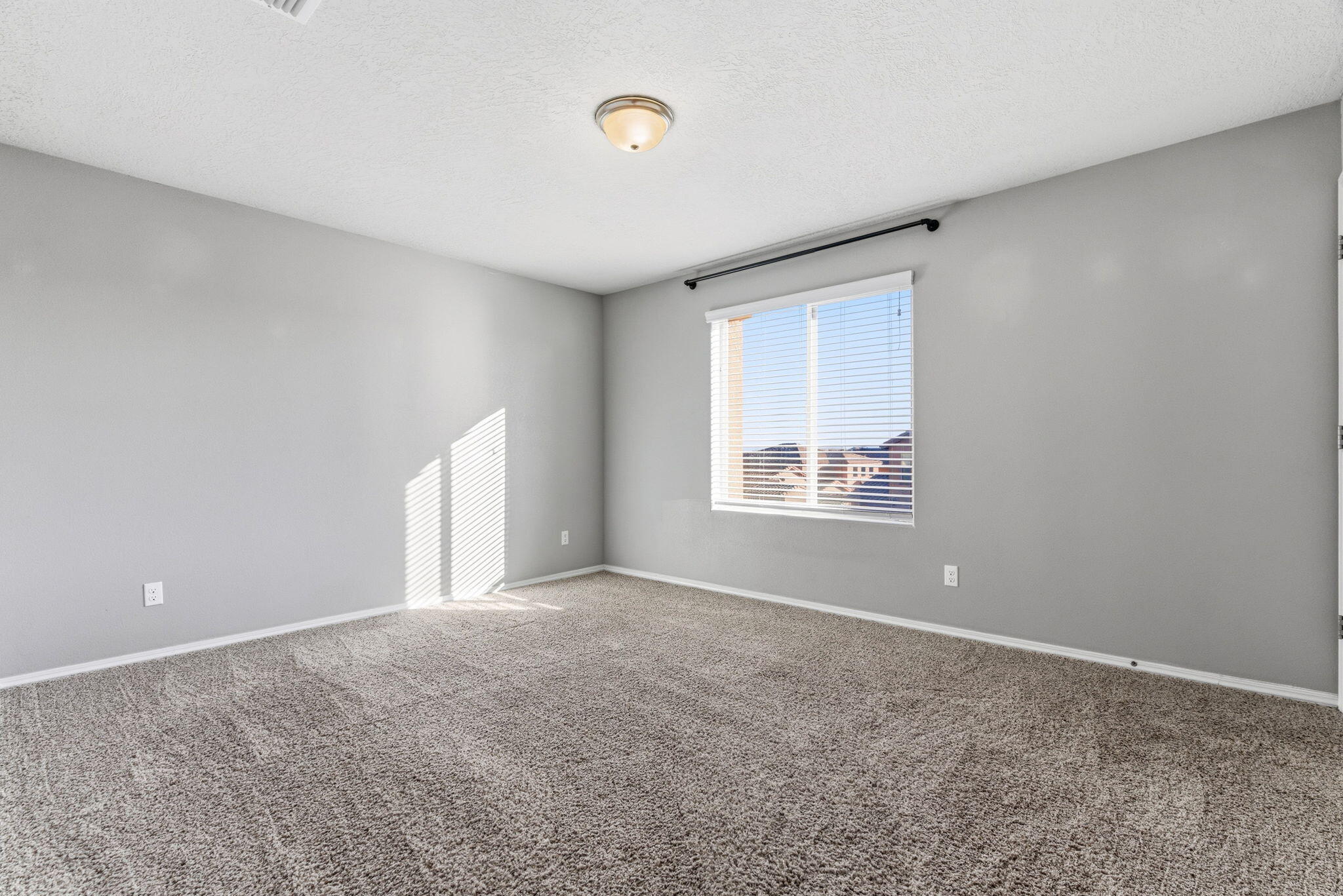 3513 Llano Vista Loop NE