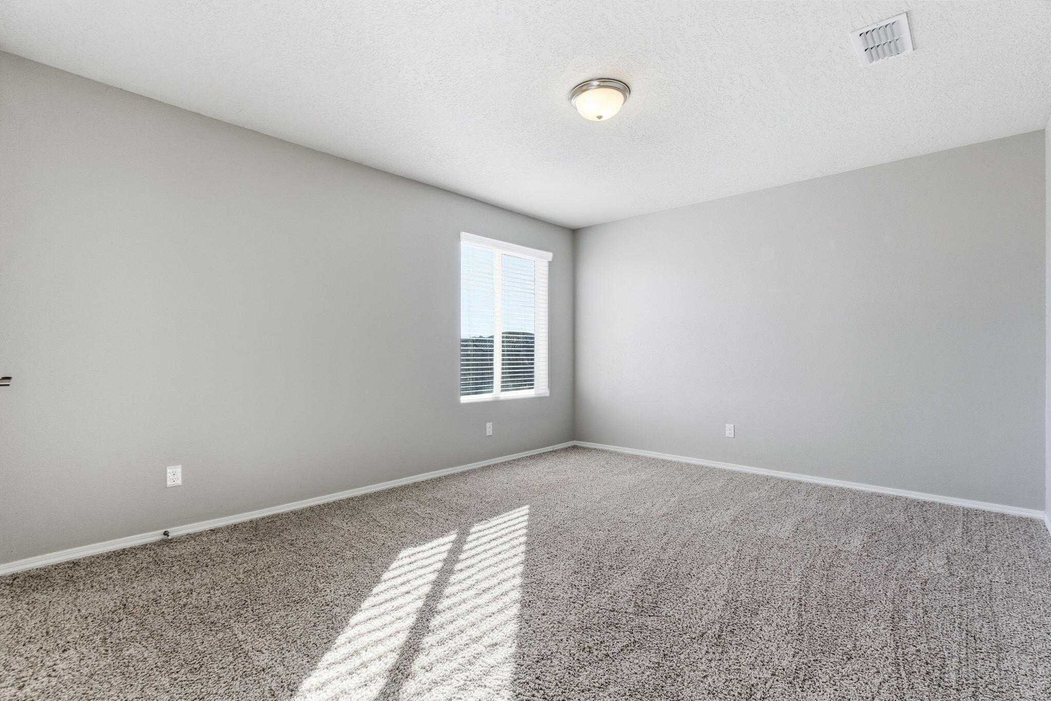 3513 Llano Vista Loop NE