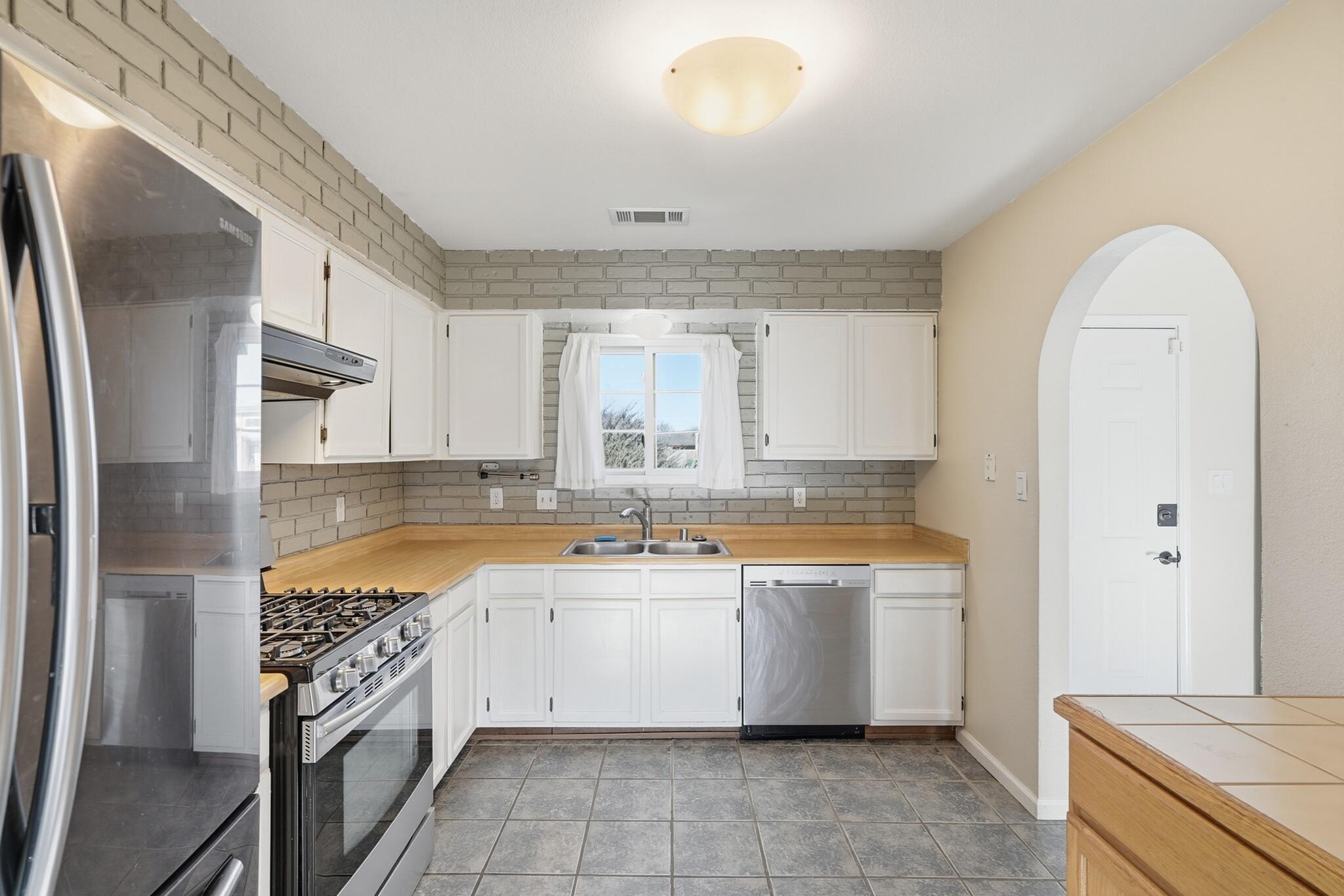 583 Stagecoach Road SE