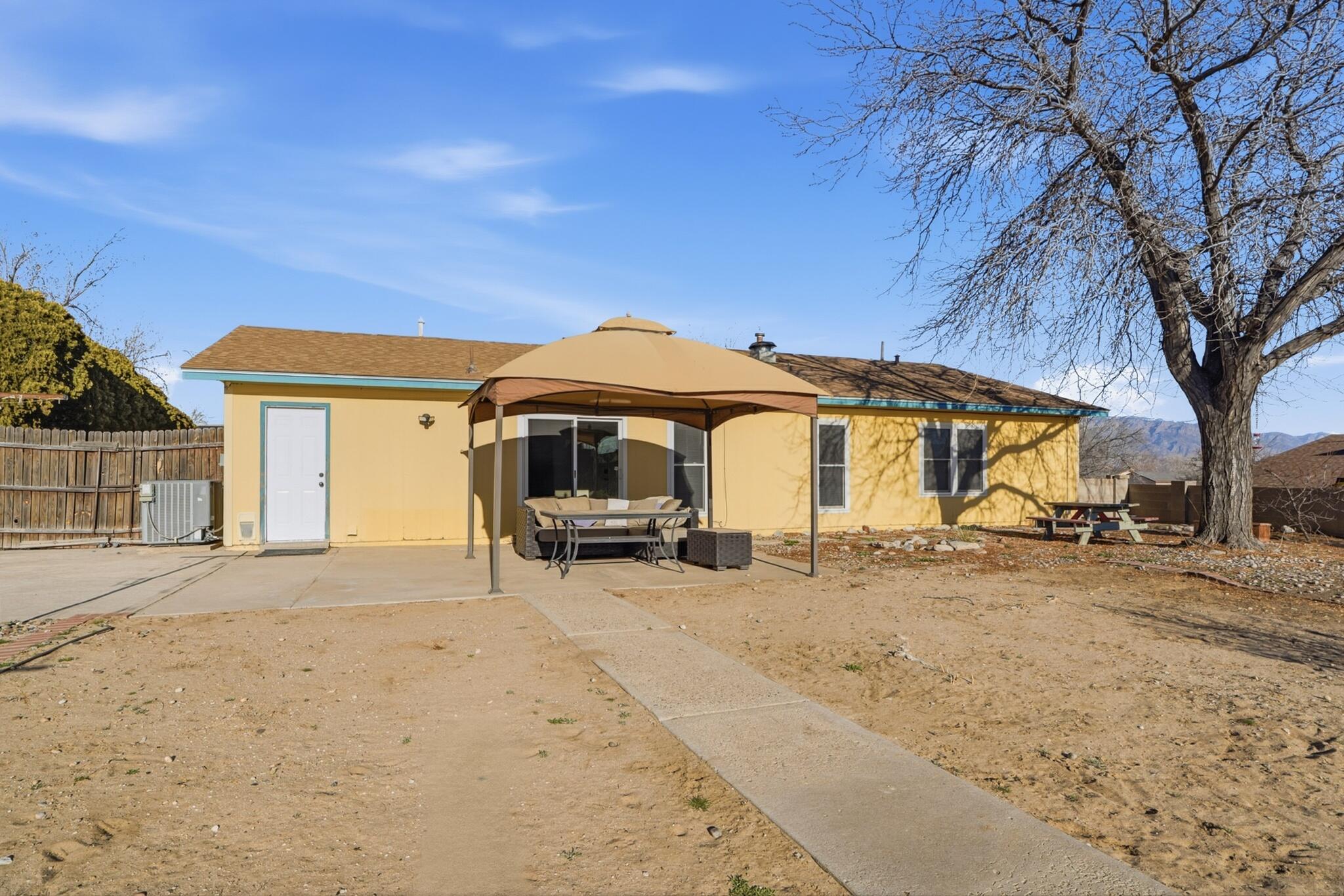 583 Stagecoach Road SE