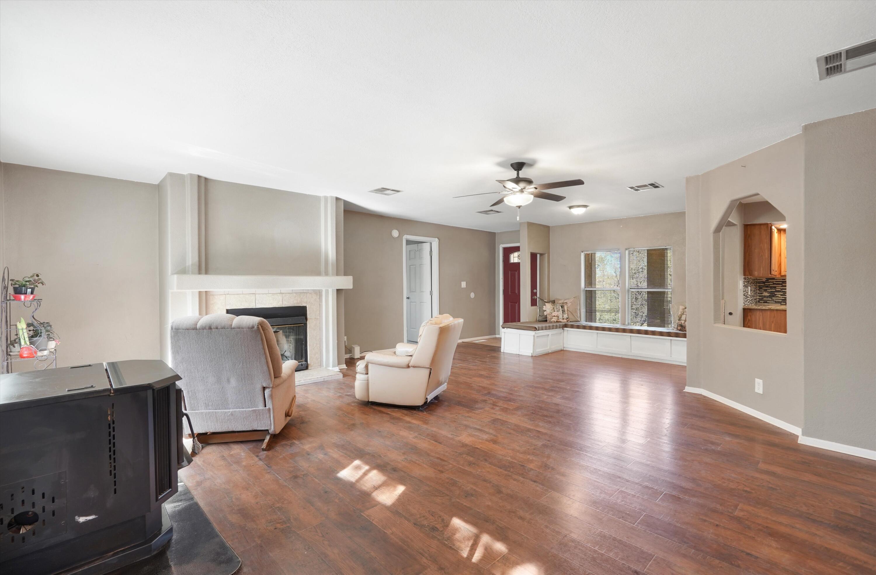 6 Derek Court