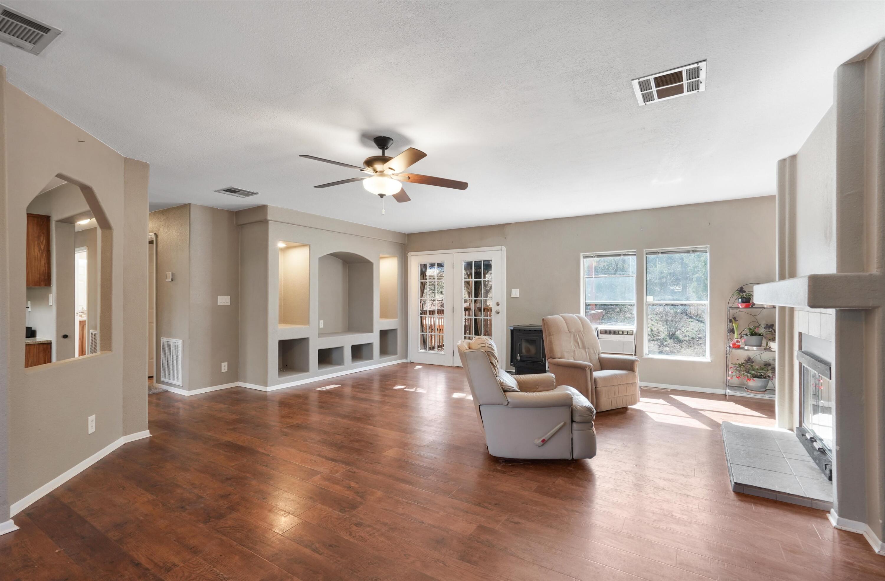 6 Derek Court