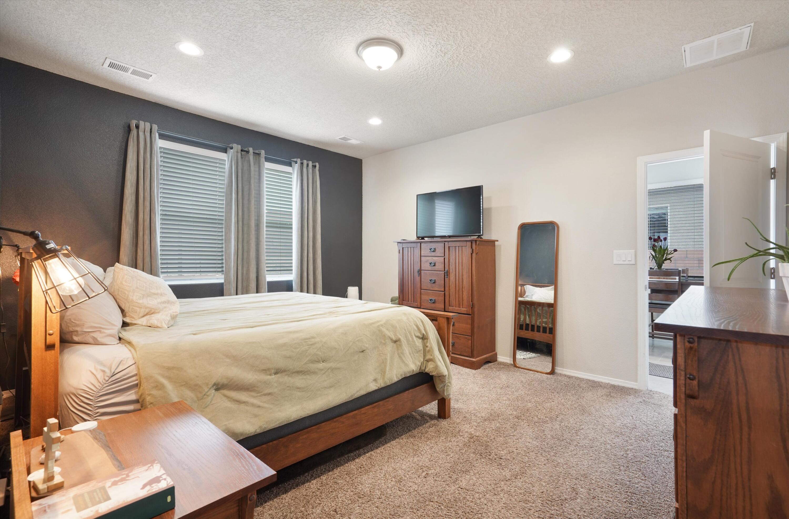 4233 Skyline Loop NE